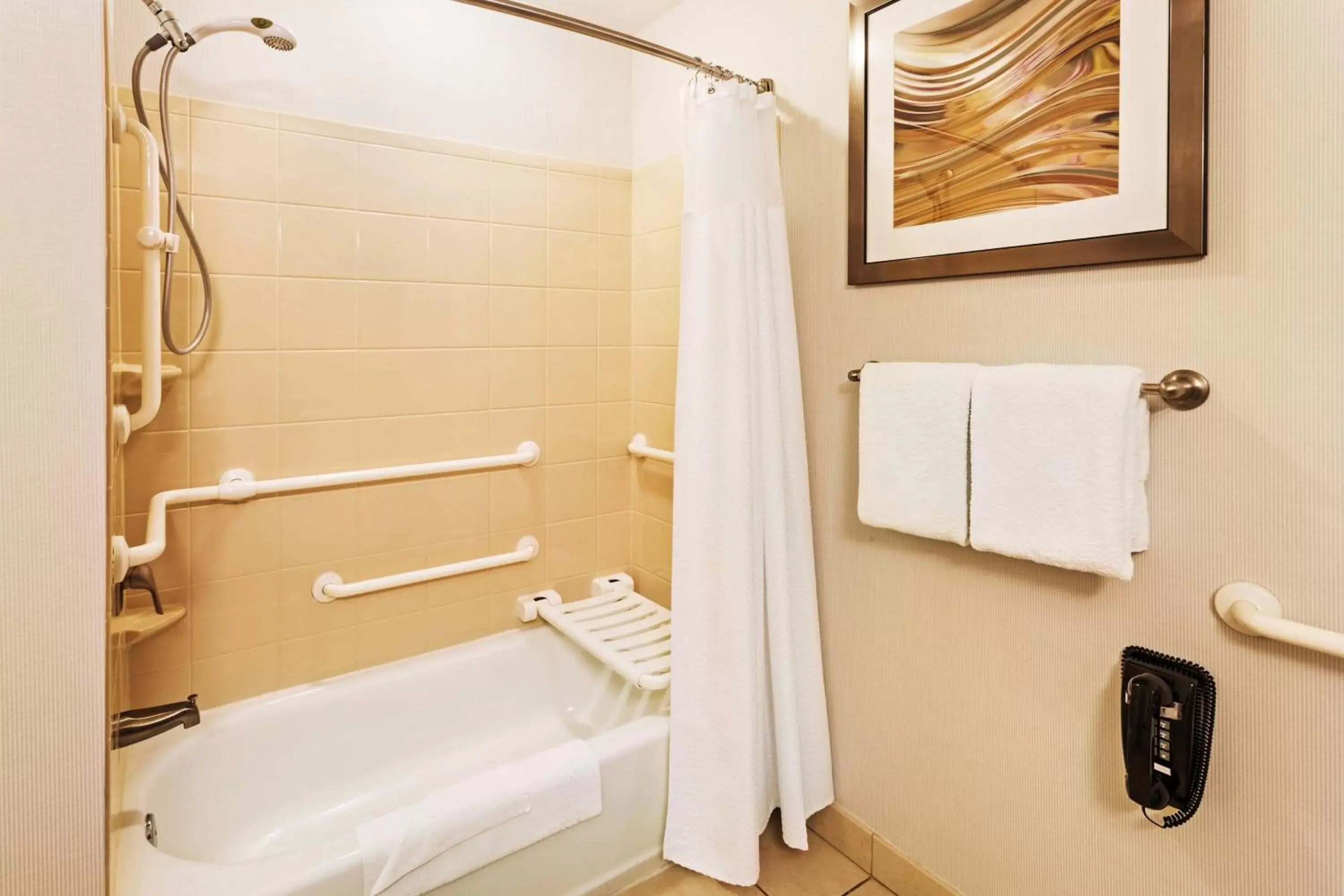 Bathroom in Courtyard by Marriott Knoxville Airport Alcoa