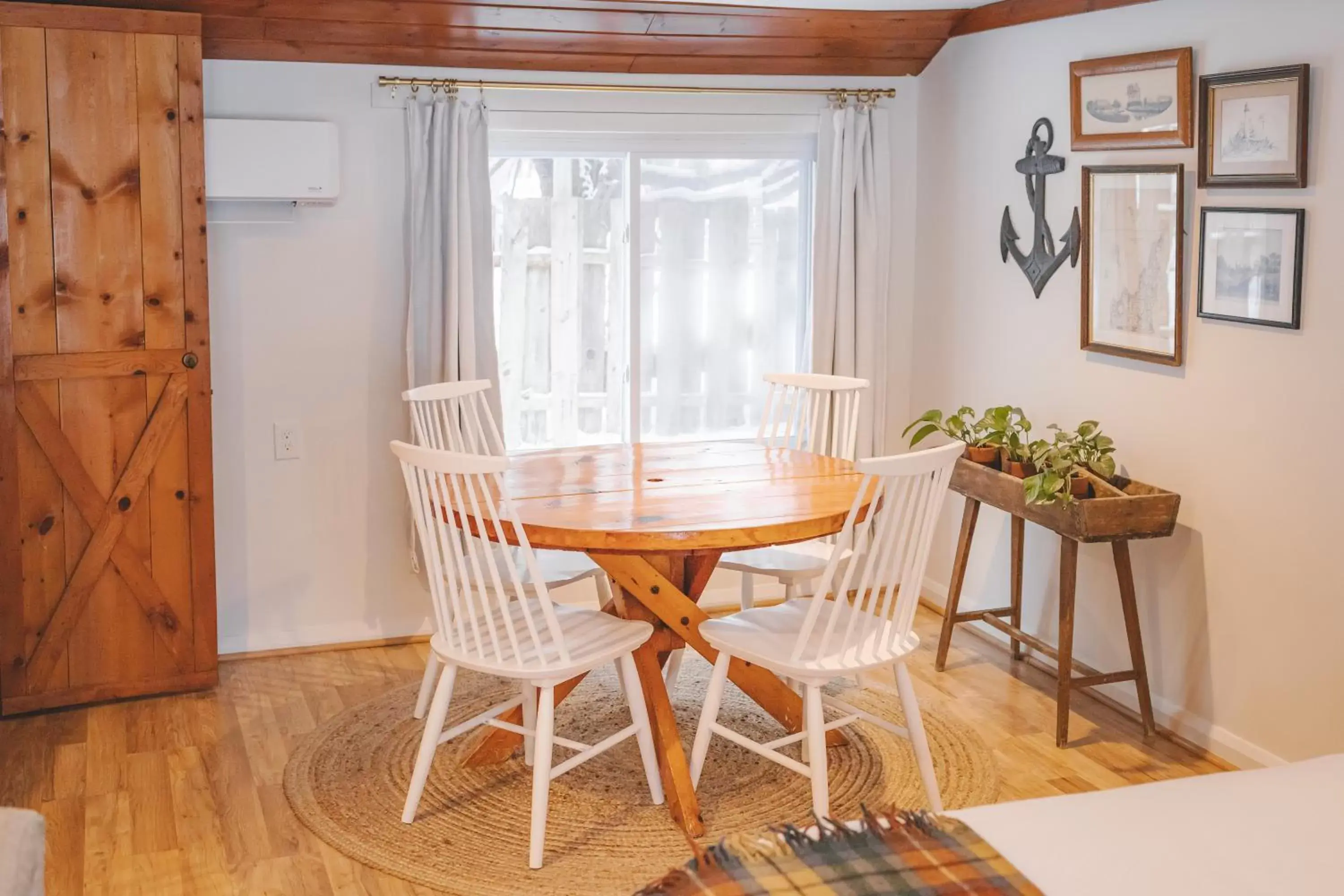 Dining Area in Anchor Inn