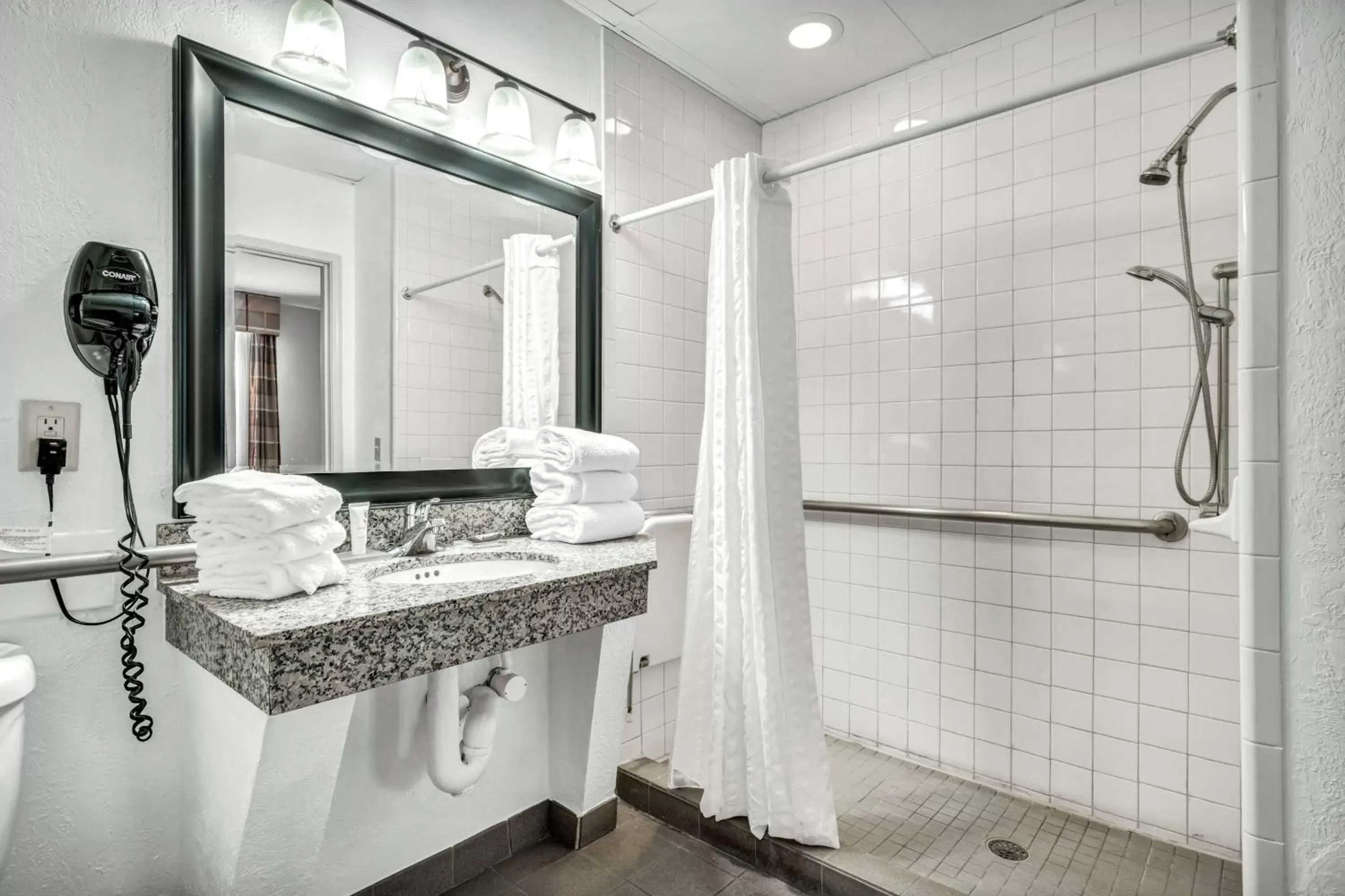 Bathroom in Country Inn & Suites by Radisson, Oklahoma City at Northwest Expressway, OK