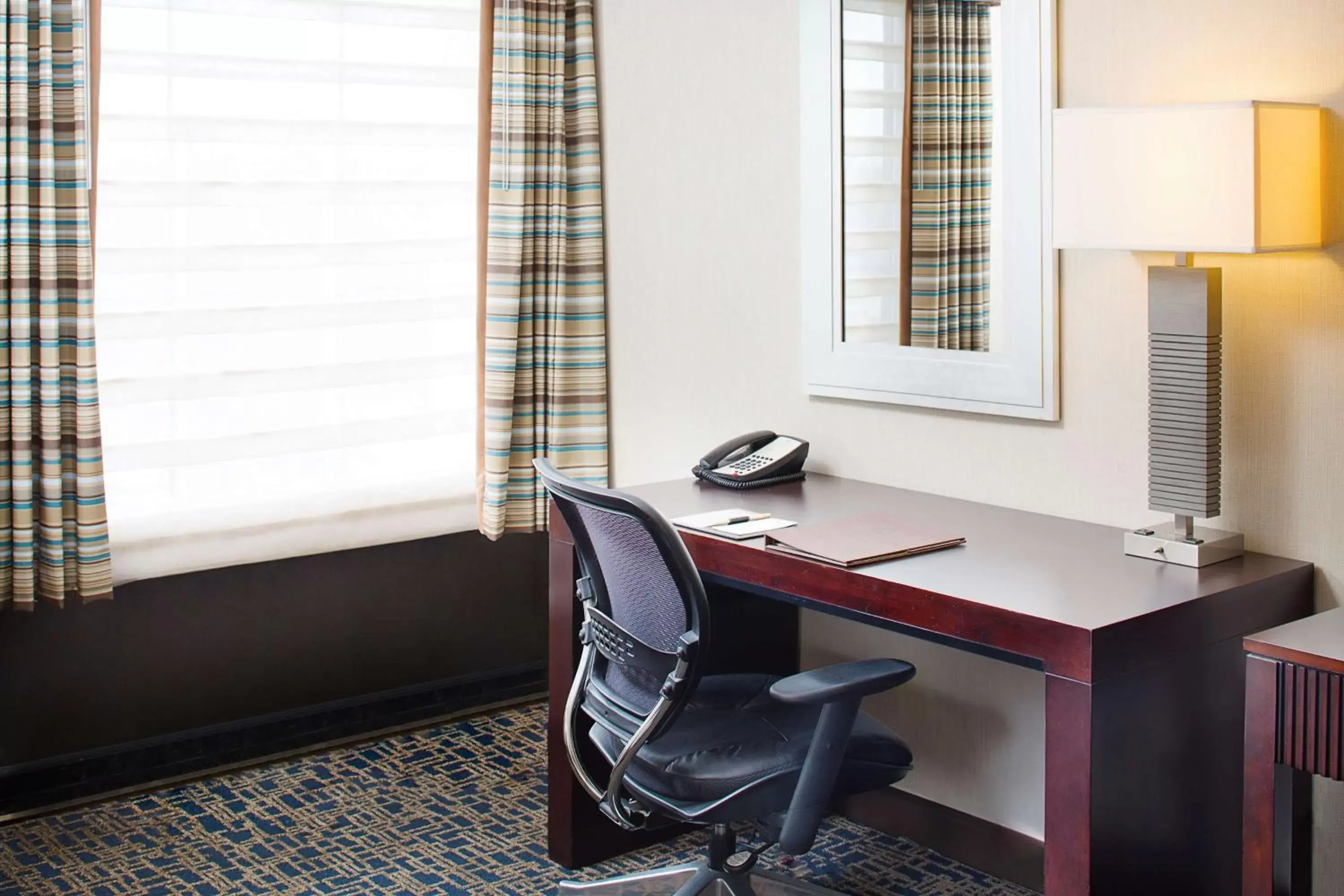 Bedroom in DoubleTree by Hilton Baltimore - BWI Airport