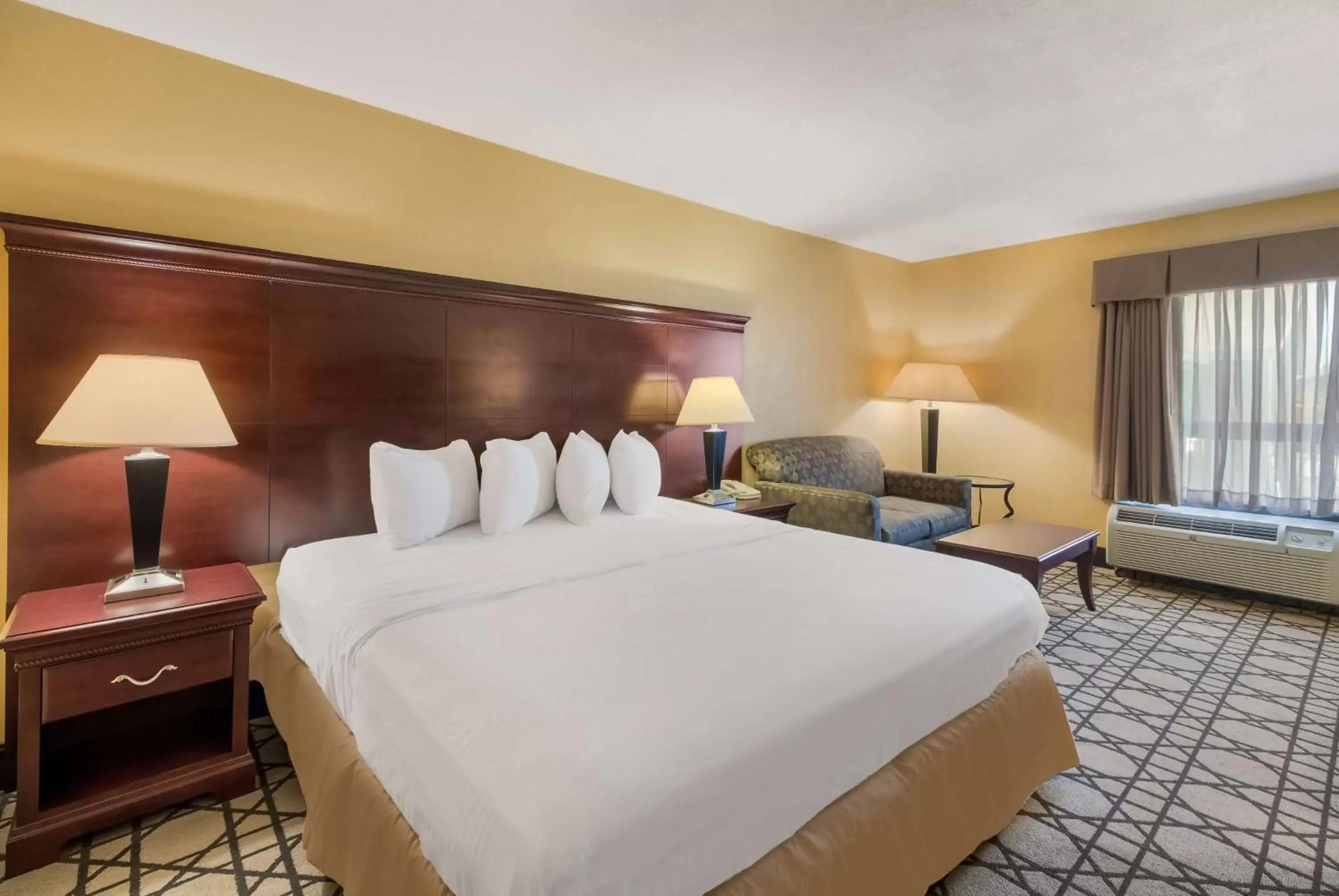 Bedroom, Bed in Best Western University Inn Bedroom, Bed in Best Western University Inn