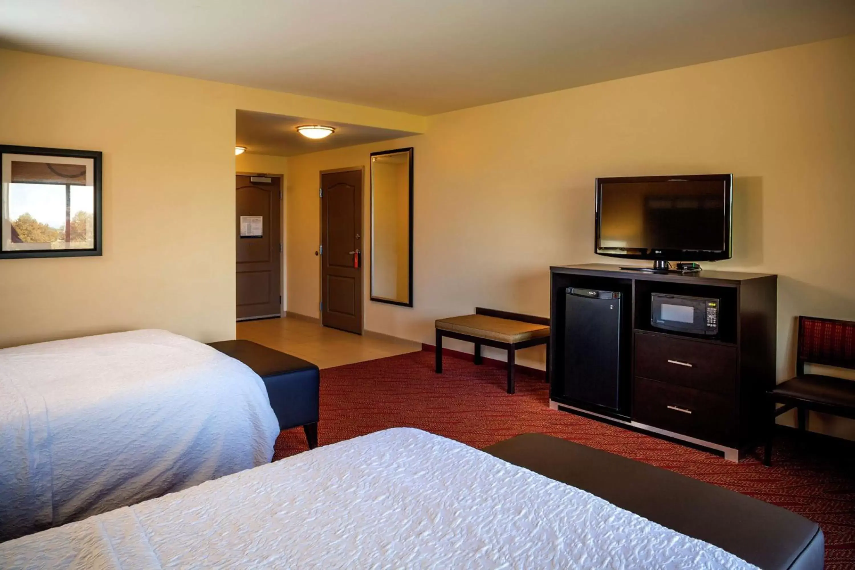 Bedroom, TV/Entertainment Center in Hampton Inn Limerick