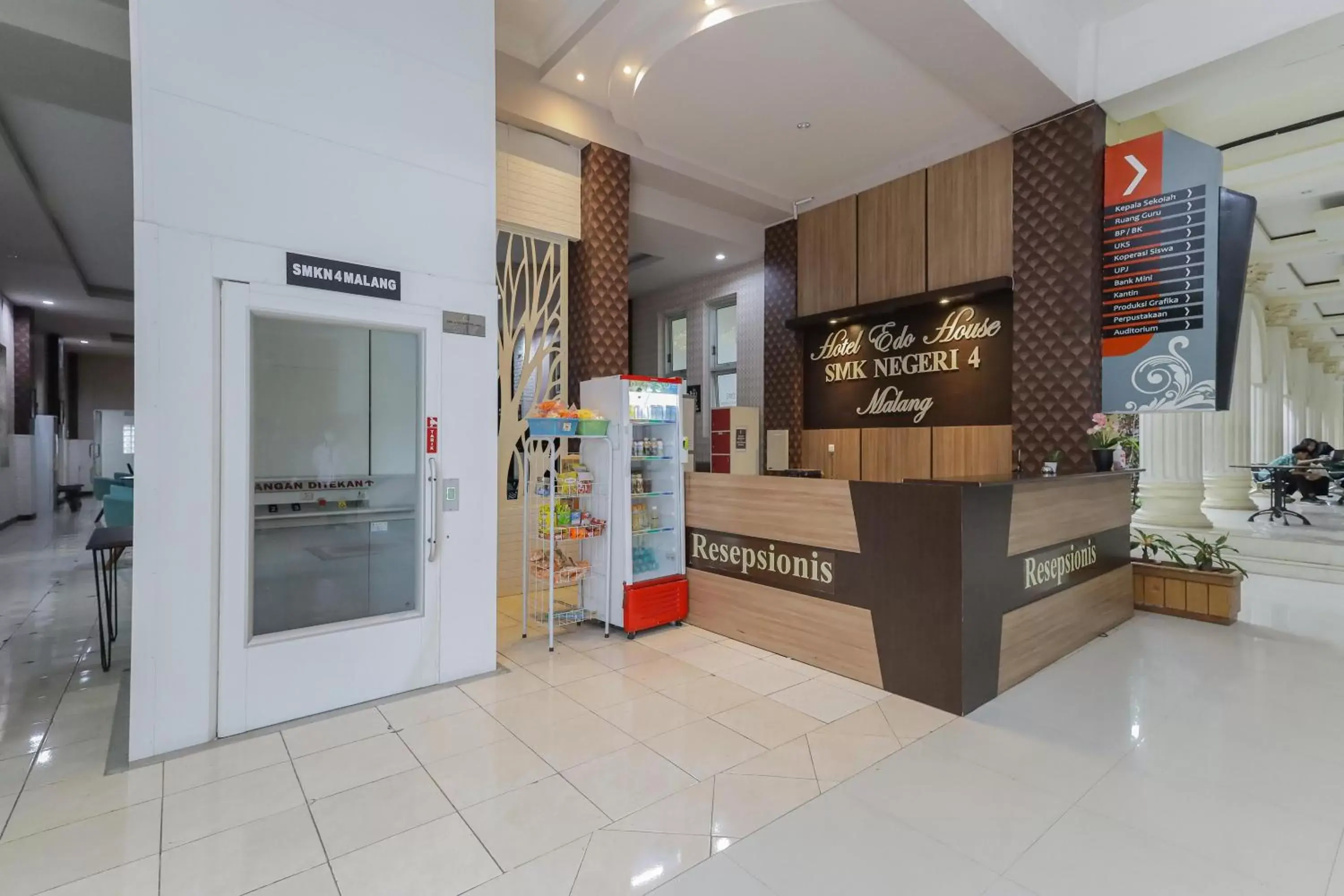 Lobby or reception in RedDoorz Syariah @ Klojen Malang Lobby or reception in RedDoorz Syariah @ Klojen Malang