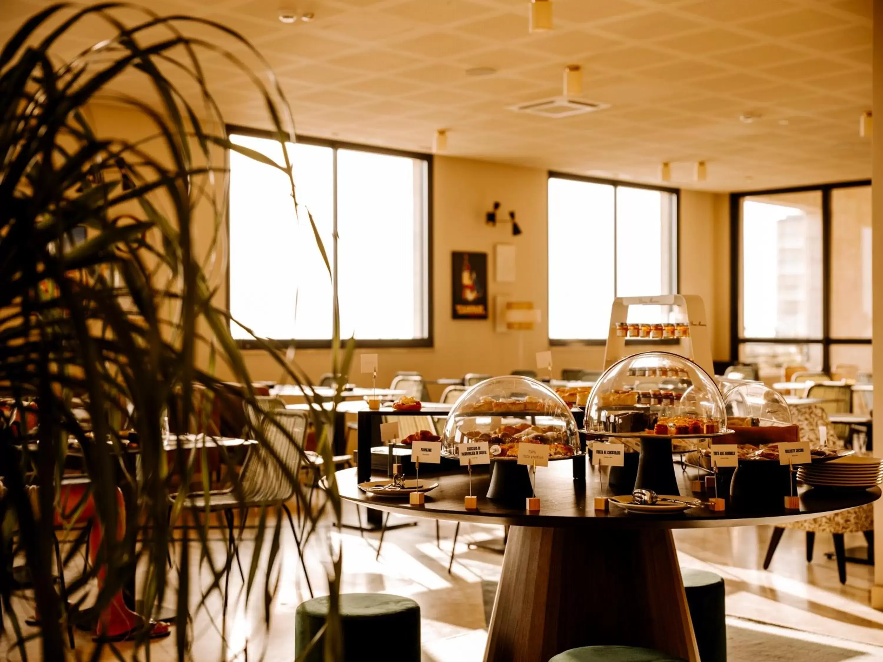 Breakfast, Restaurant/Places to Eat in Charlie in Pesaro