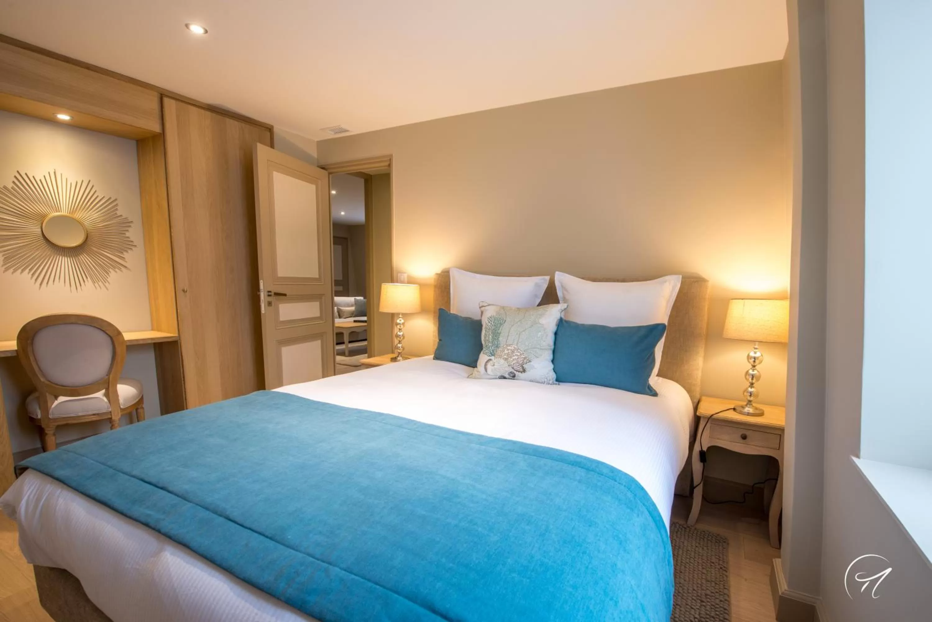 Photo of the whole room, Bed in Les Suites du Champagne de Venoge