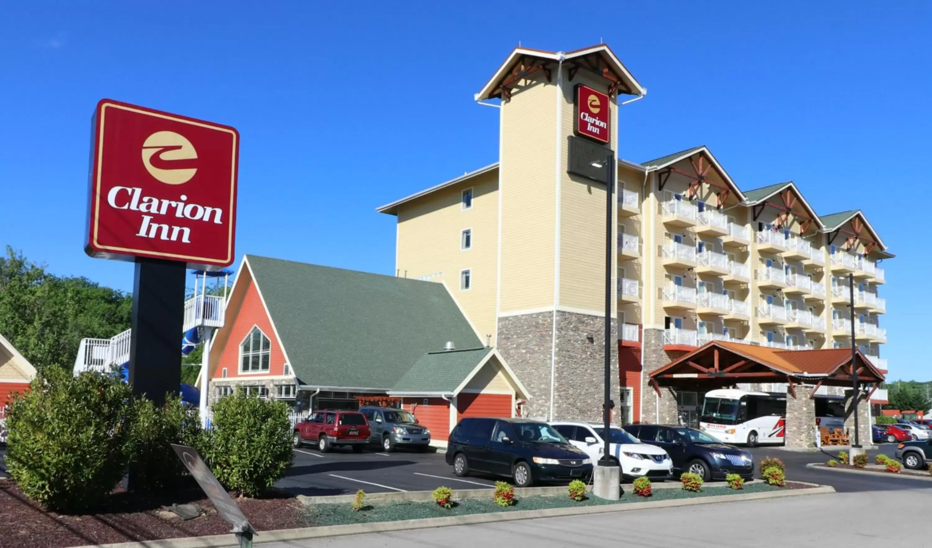 Facade/entrance, Property Building in Clarion Inn Near Island Drive