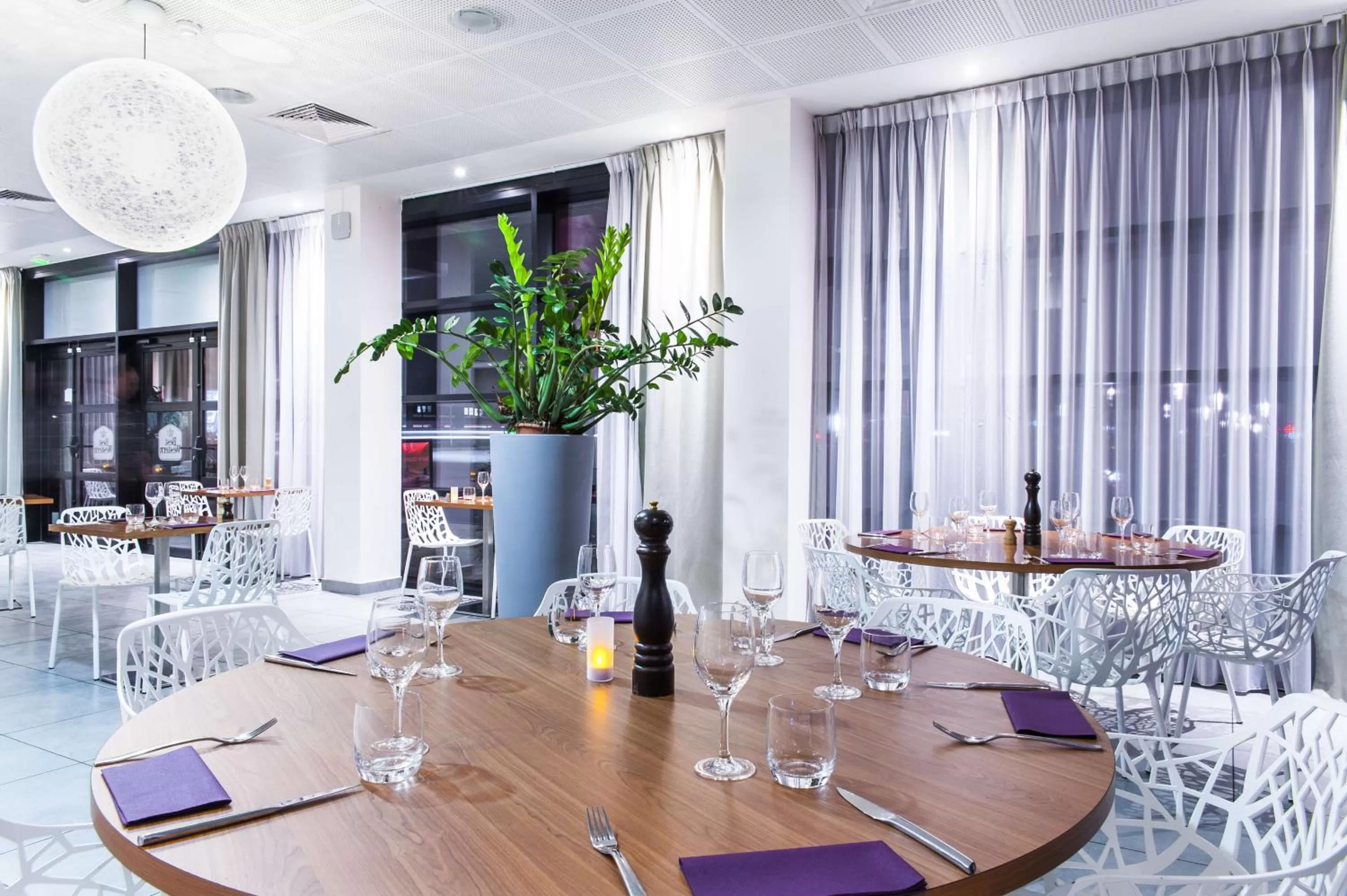 Restaurant/places to eat in Best Western Plus Paris Velizy