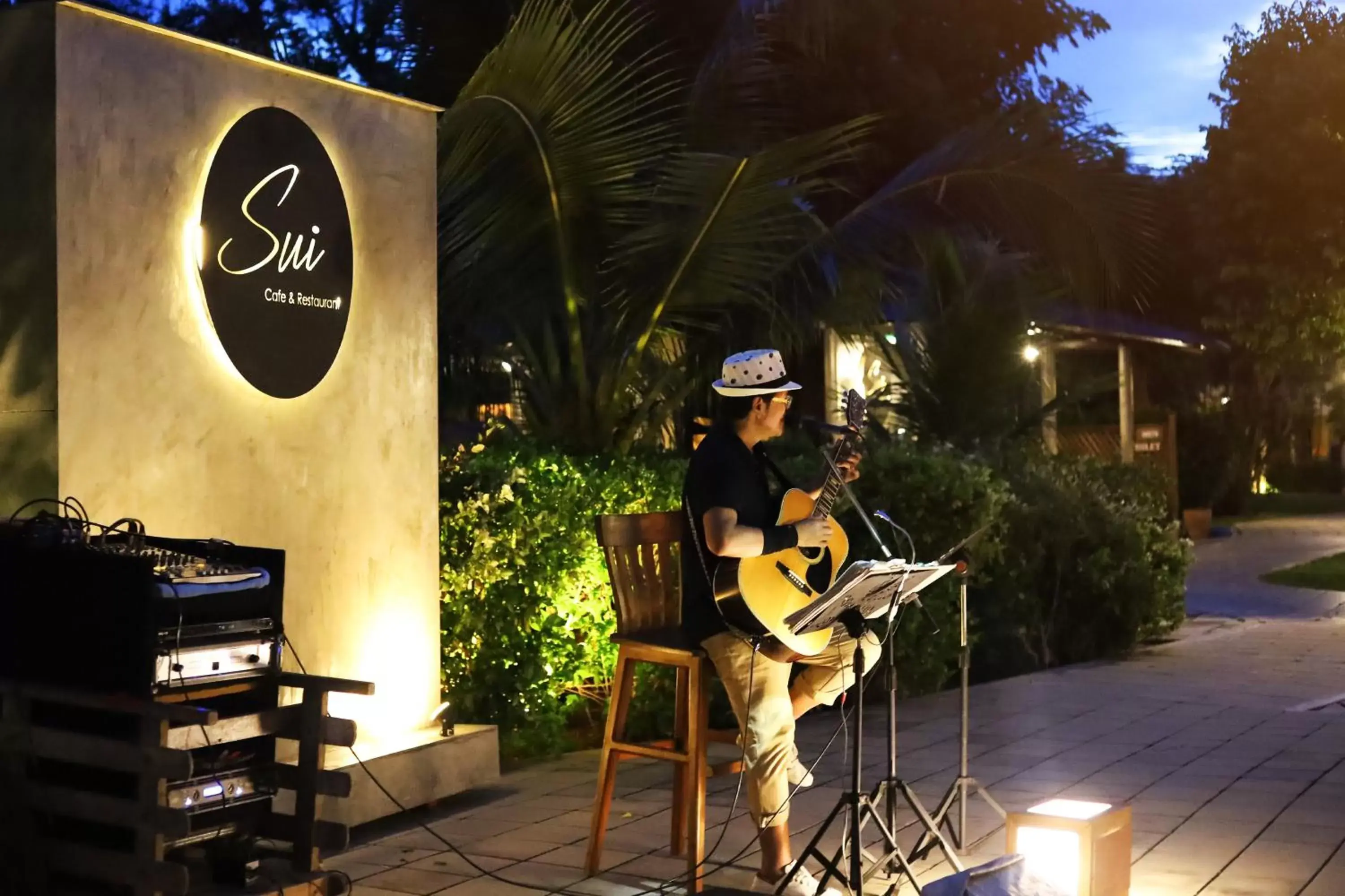 Restaurant/places to eat in Royal River Kwai Resort and Spa Restaurant/places to eat in Royal River Kwai Resort and Spa