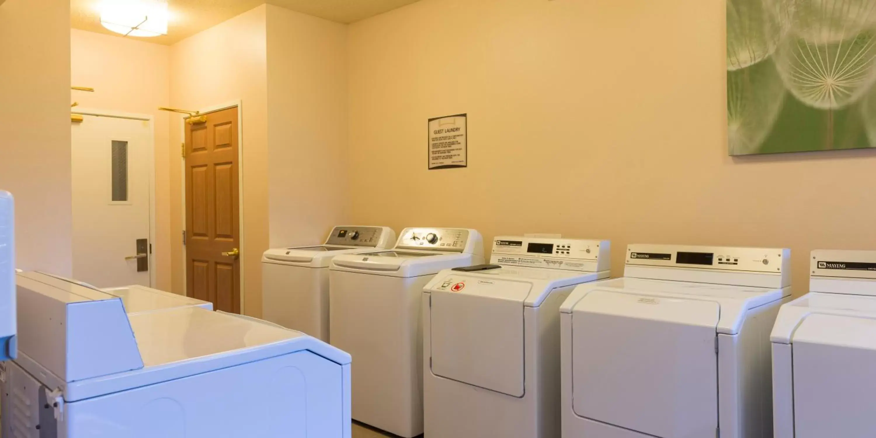 Other, Kitchen/Kitchenette in Staybridge Suites Fargo, an IHG Hotel