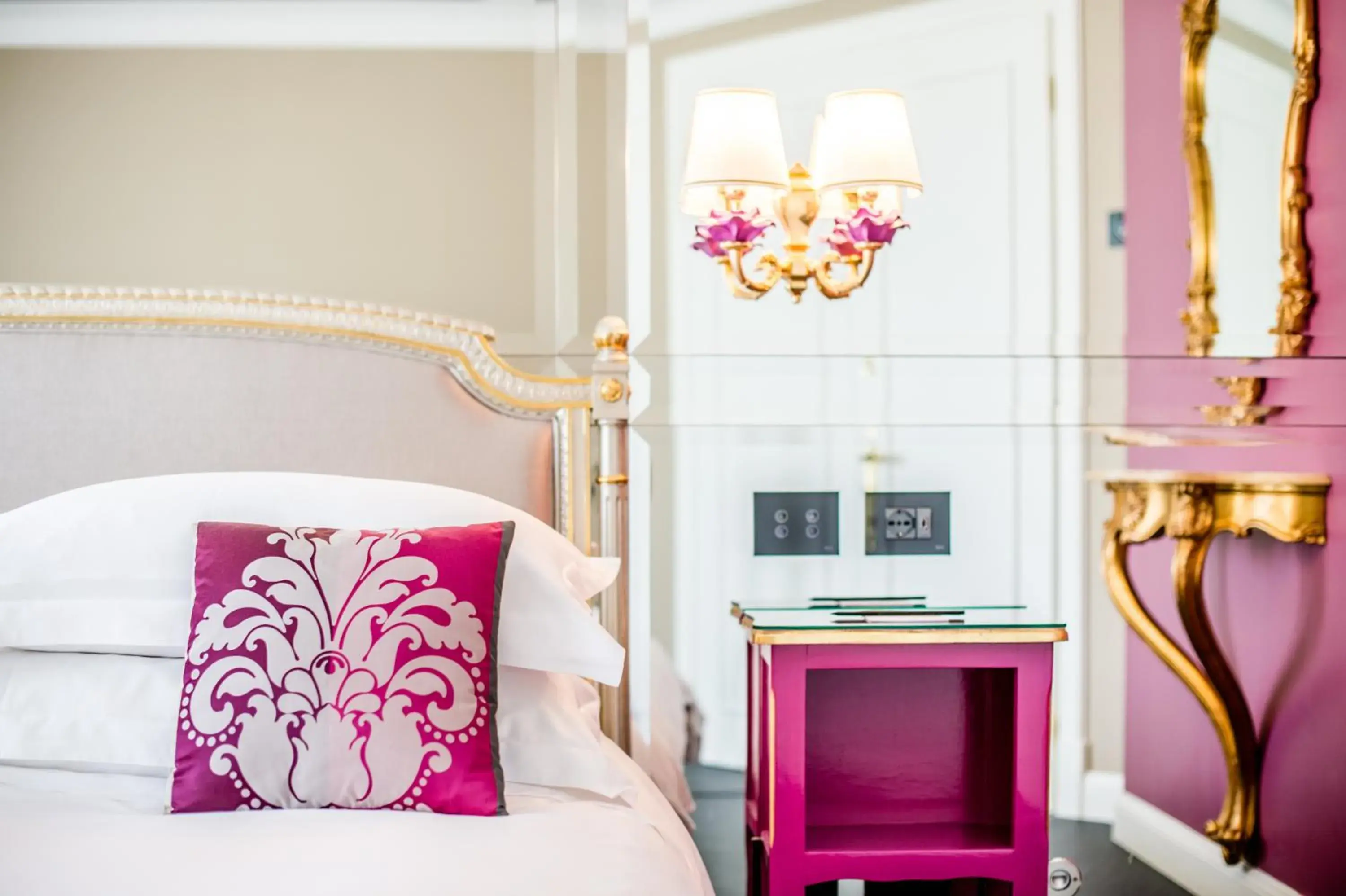 Bed in Villa e Palazzo Aminta - A Leading Hotel of The World Bed in Villa e Palazzo Aminta - A Leading Hotel of The World