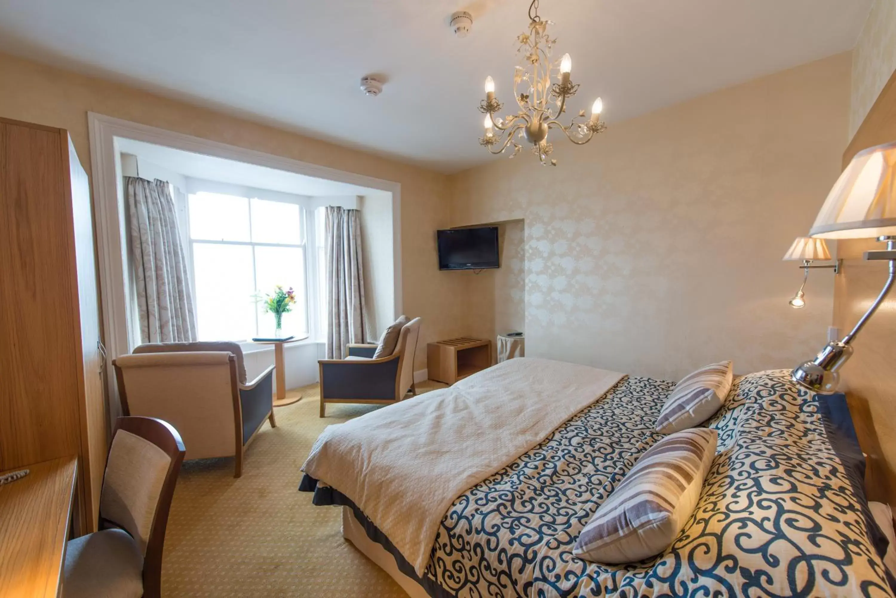 Bedroom, Bed in Gwesty'r Marine Hotel & Spa