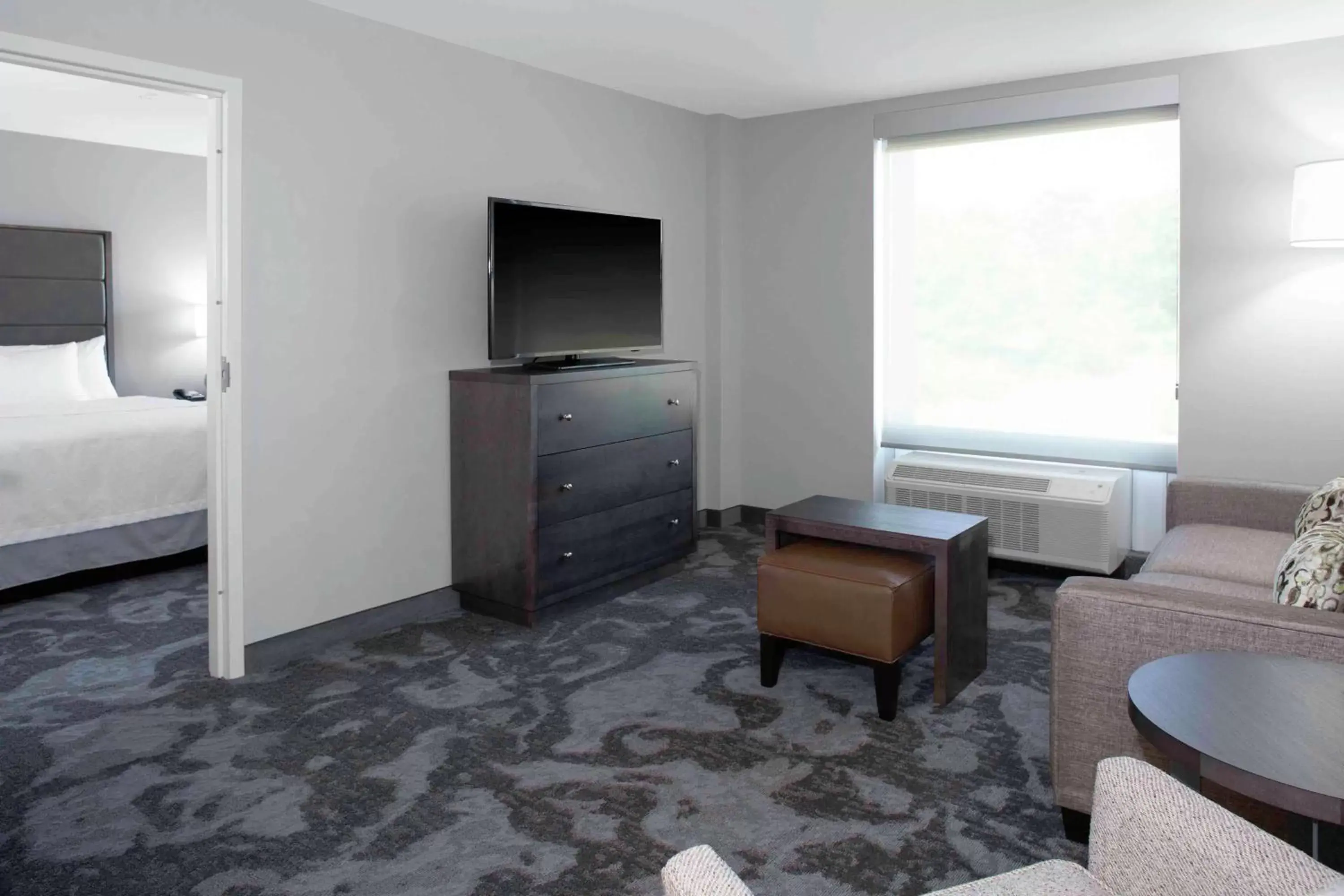Living room, TV/Entertainment Center in Homewood Suites By Hilton Lansing Eastwood
