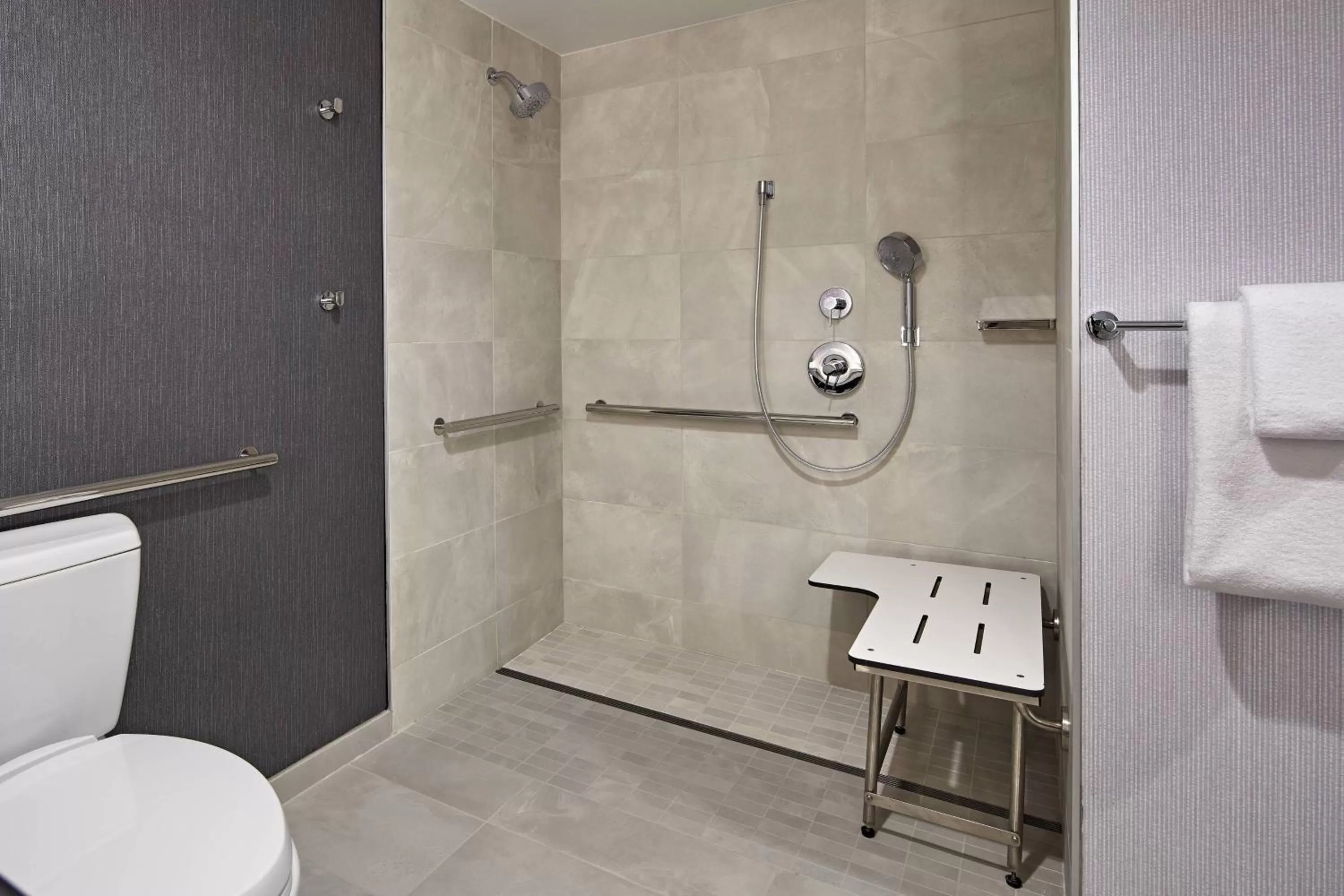 Bathroom in San Mateo Marriott San Francisco Airport