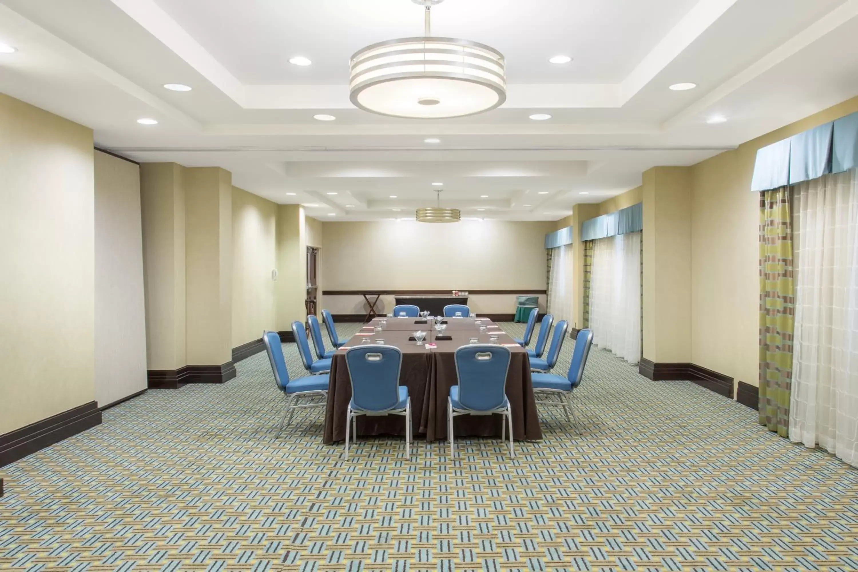 Meeting/conference room in Crowne Plaza Hotel St. Louis Airport, an IHG Hotel