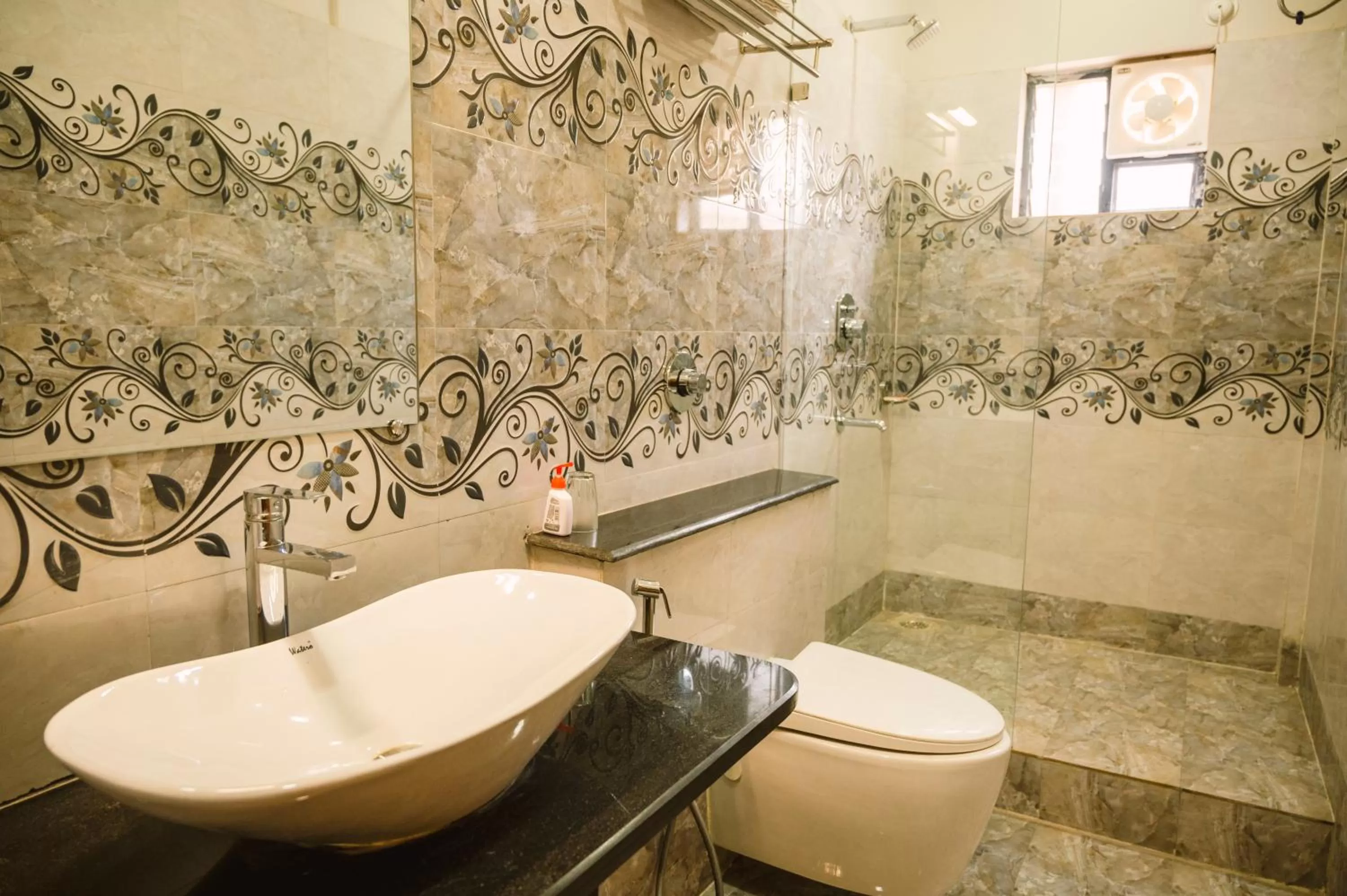 Toilet in Hotel Green Apple