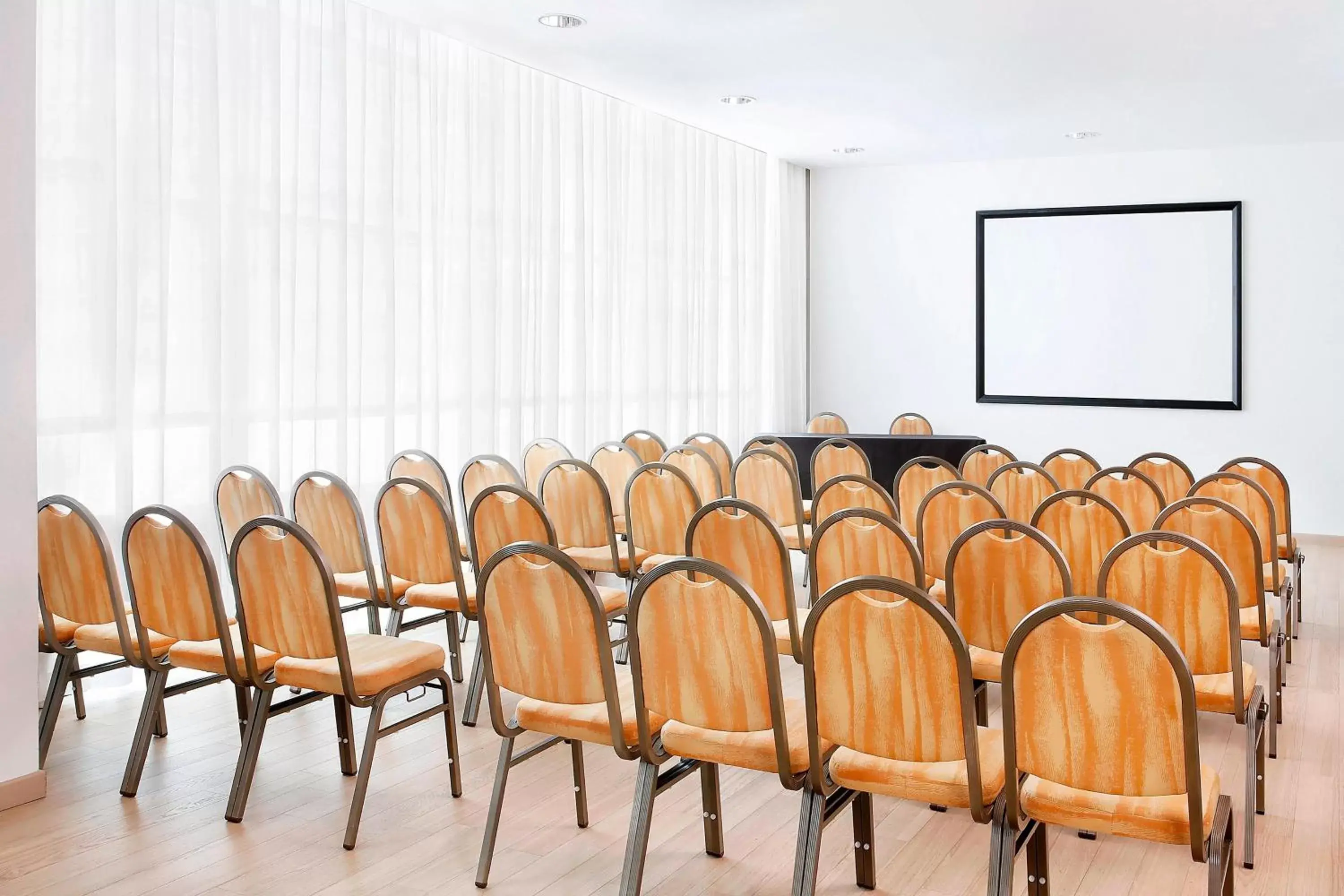 Meeting/conference room in Sheraton Milan Malpensa Airport Hotel & Conference Centre