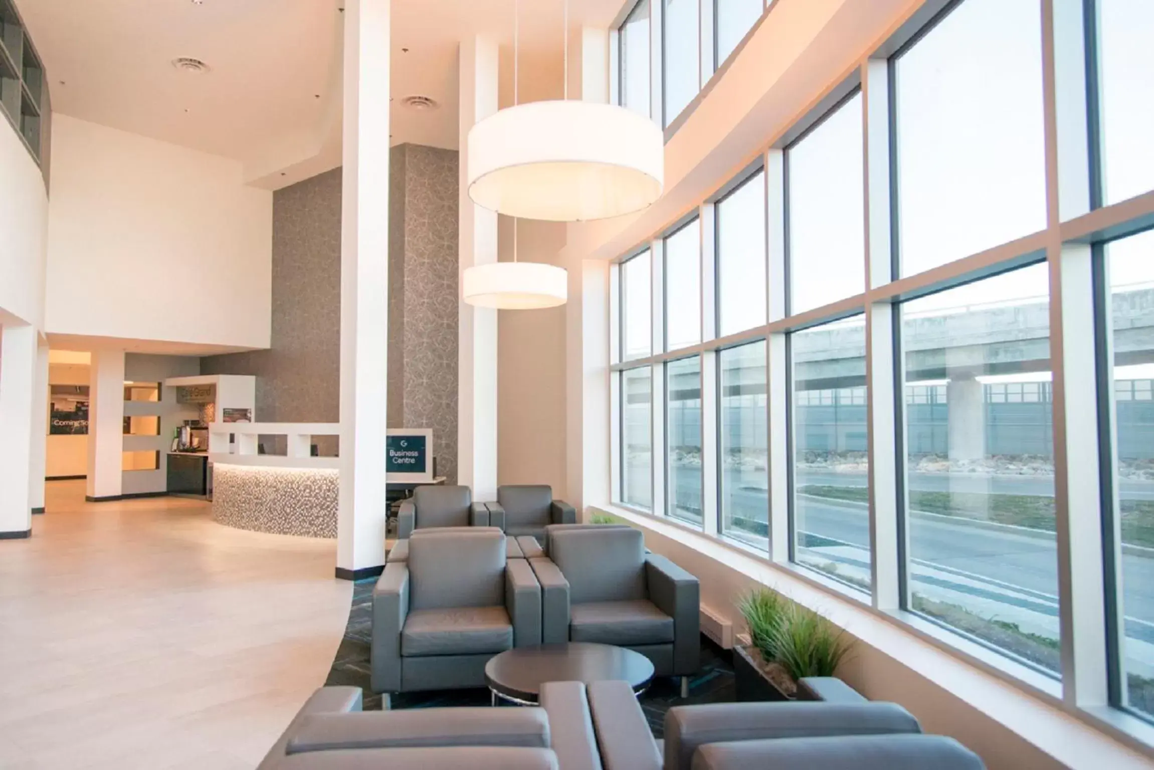 Lobby or reception, Lounge/Bar in The Grand Winnipeg Airport Hotel by Lakeview