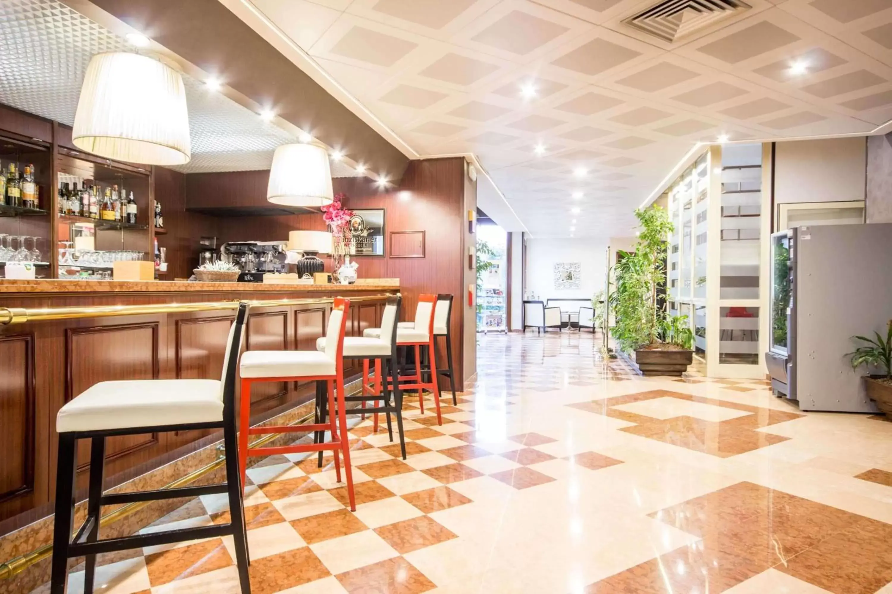 Lounge or bar, Restaurant/Places to Eat in Best Western Modena District