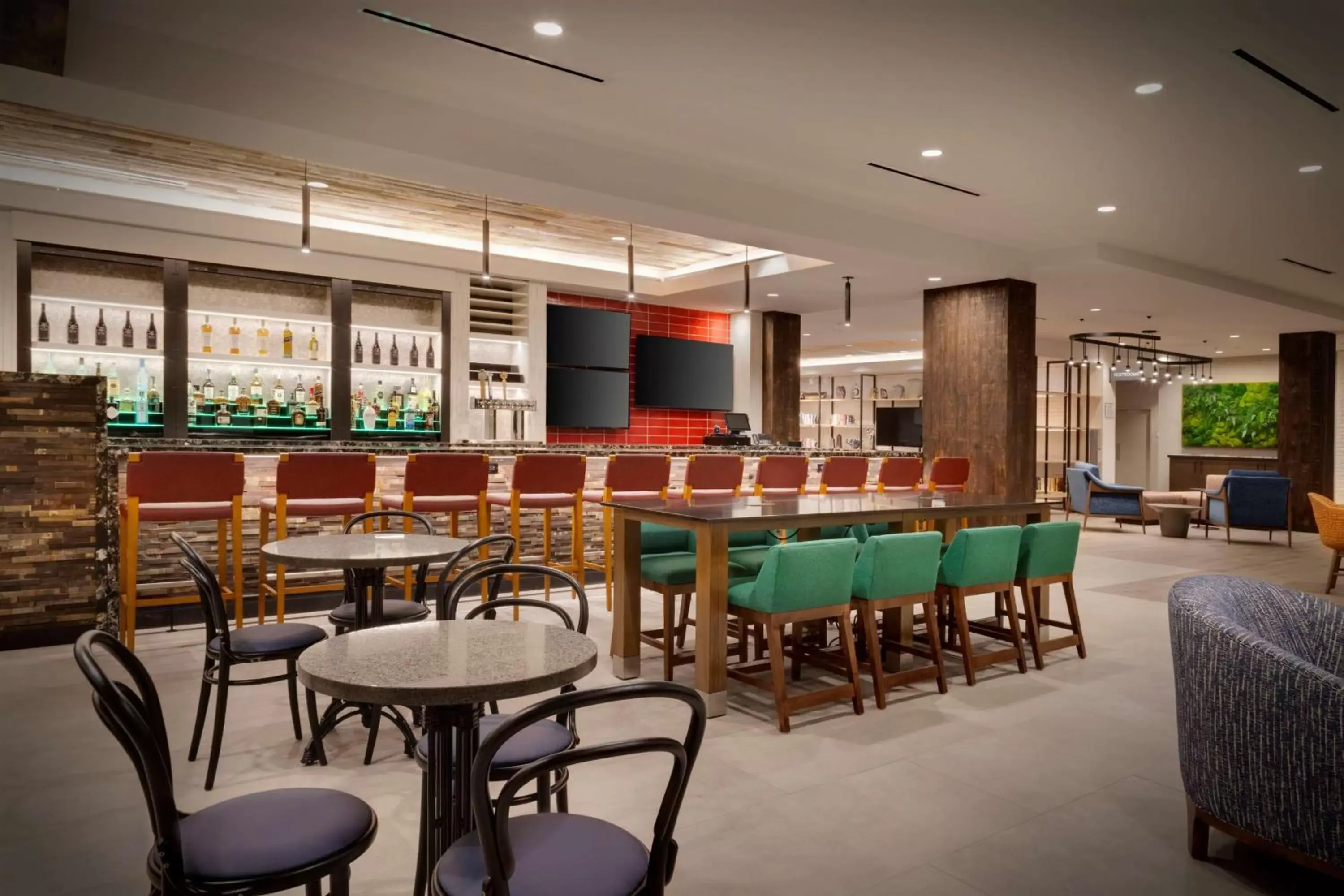 Lounge or bar, Restaurant/Places to Eat in Hilton Garden Inn Haymarket