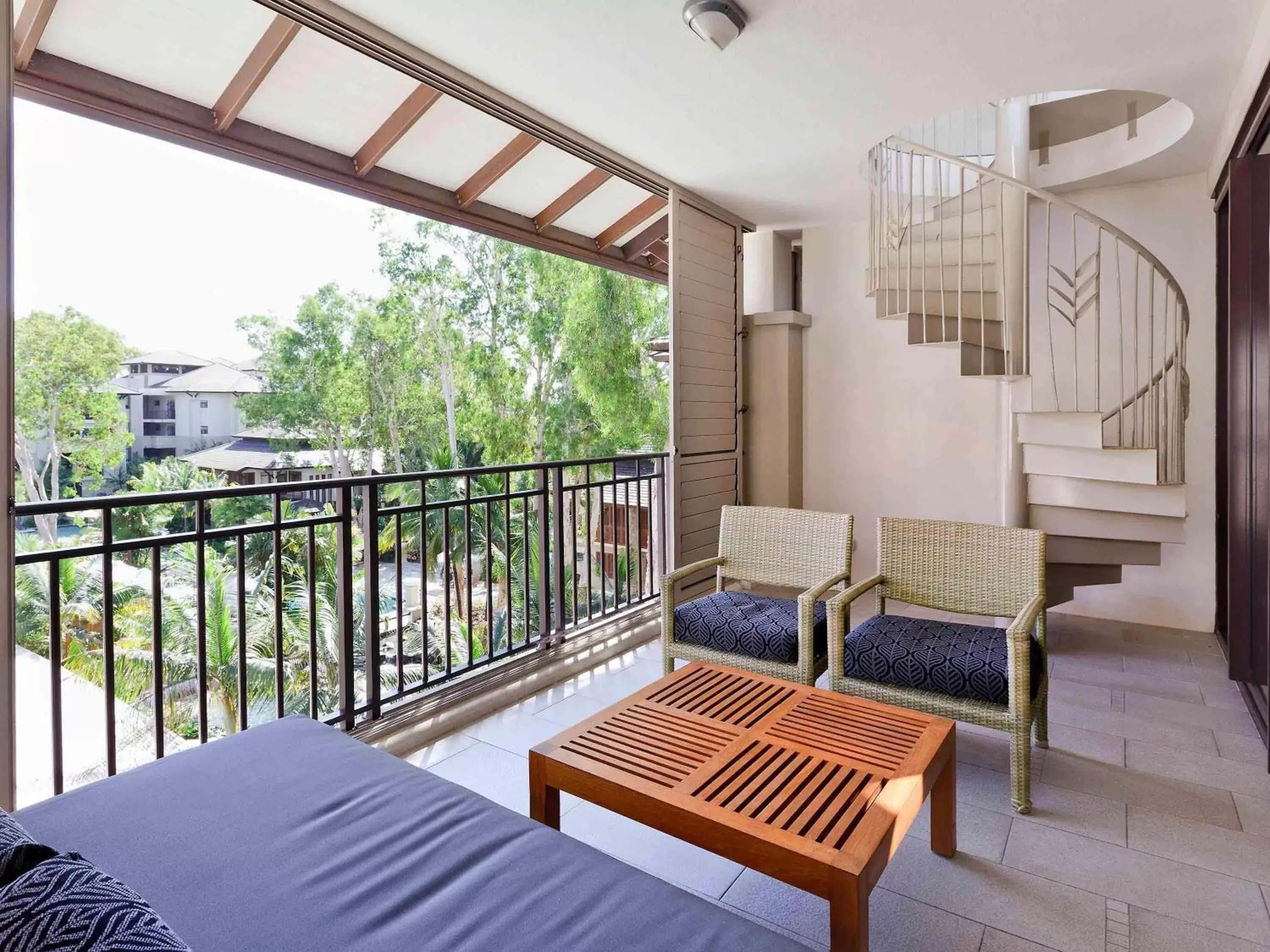 Photo of the whole room, Balcony/Terrace in Pullman Palm Cove Sea Temple Resort & Spa