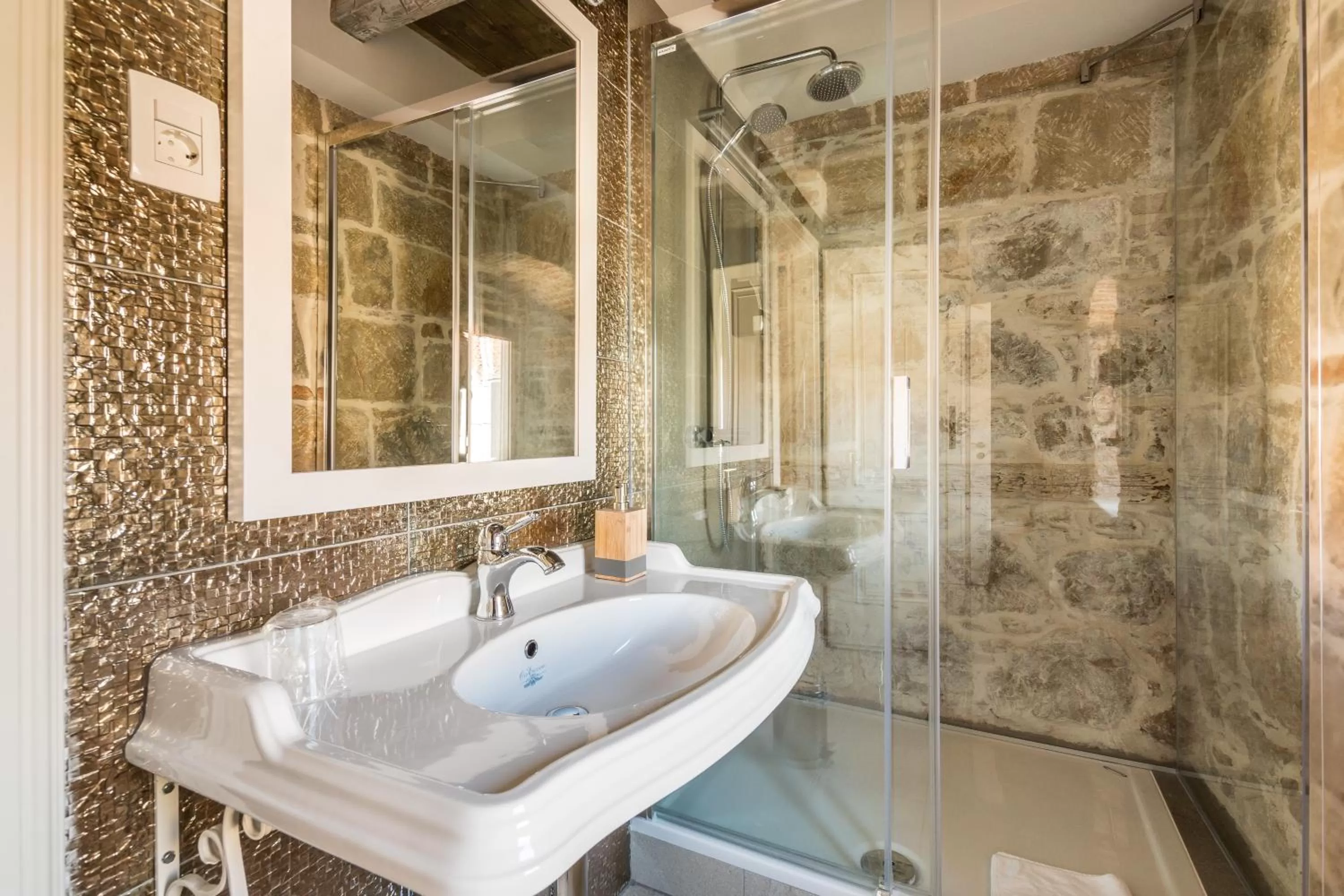 Shower, Bathroom in Heritage Palace Varos - MAG Quaint & Elegant Boutique Hotels