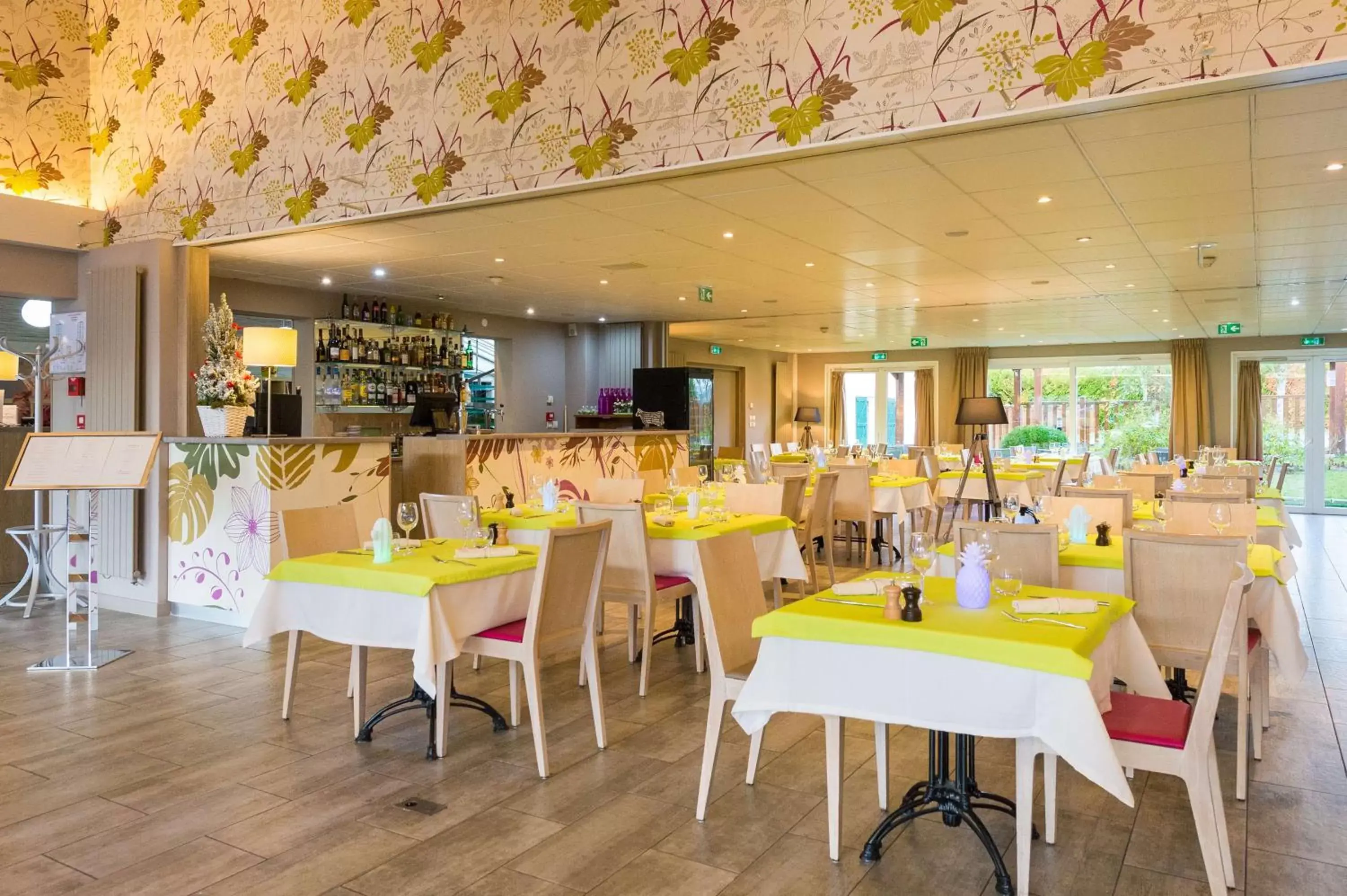 Restaurant/Places to Eat in Best Western Amarys Rambouillet
