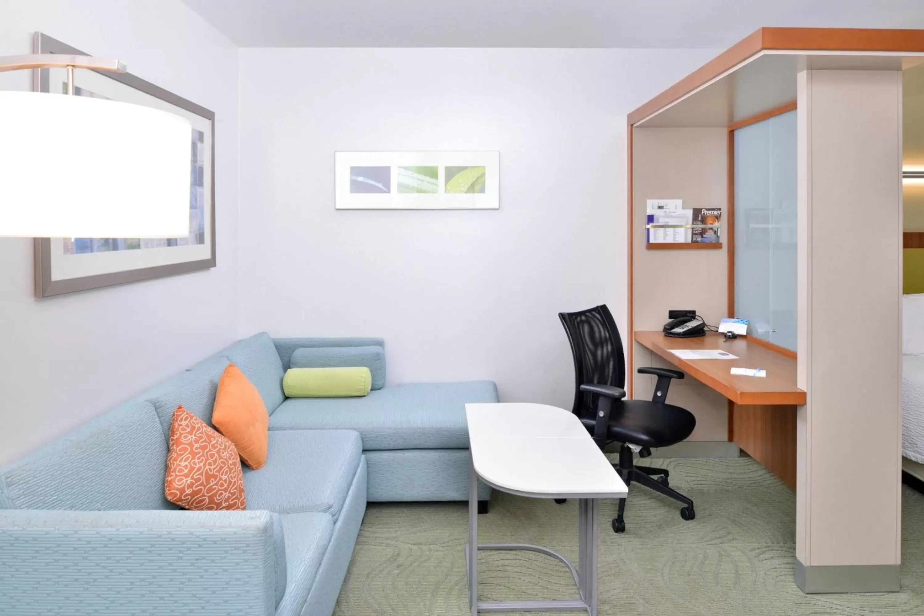 Living room, Seating Area in SpringHill Suites Kingman Route 66