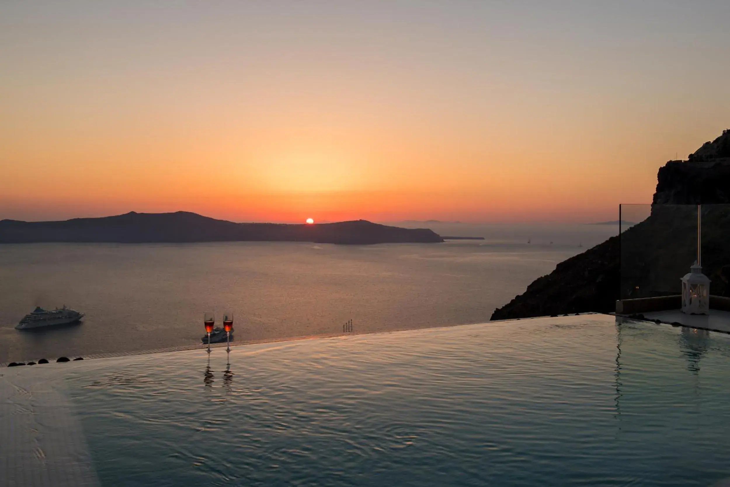 Swimming pool in Daydream Luxury Suites