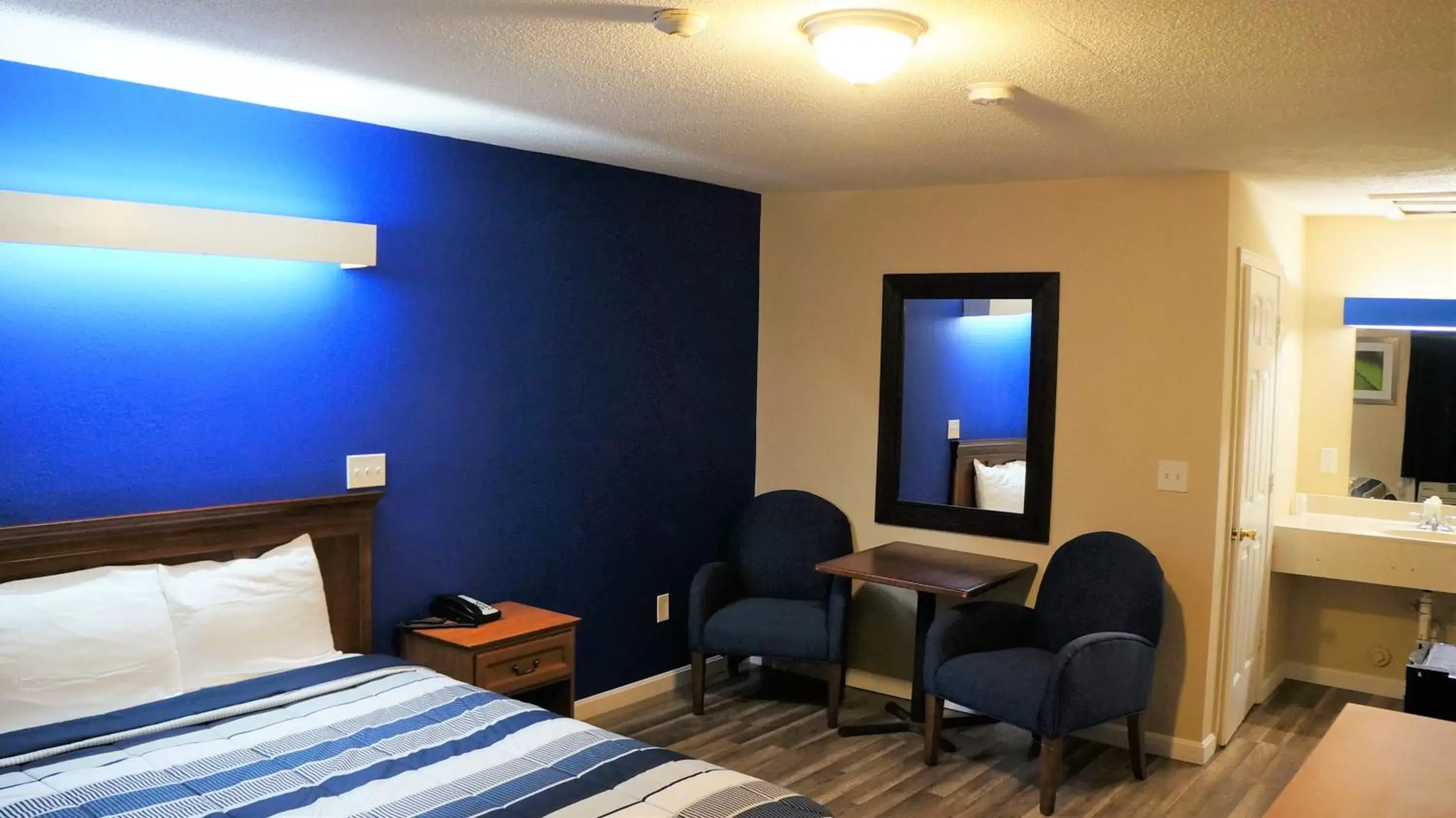 Photo of the whole room, Bed in Classic Motor Lodge Providence - West Greenwich Photo of the whole room, Bed in Classic Motor Lodge Providence - West Greenwich