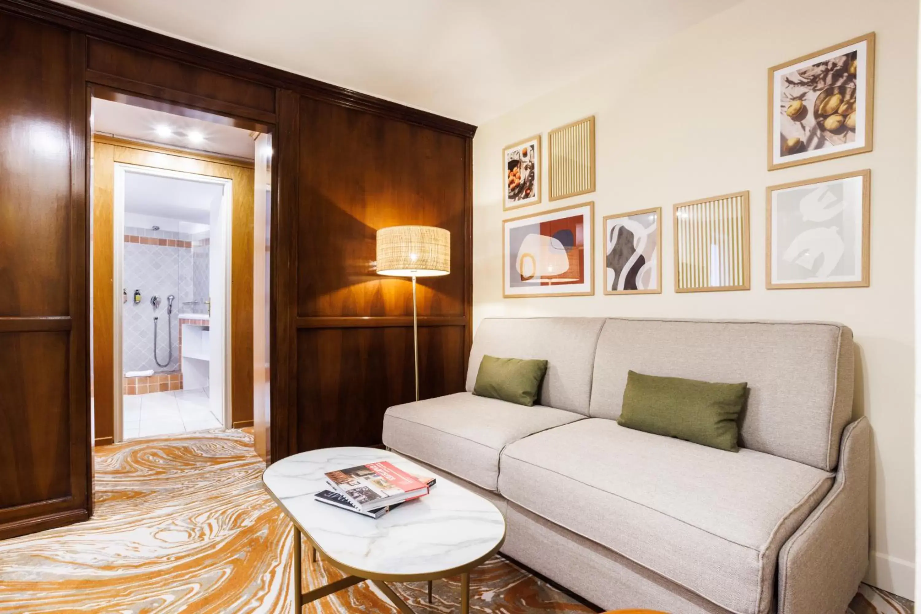 Photo of the whole room, Seating Area in Grand Hotel d'Orange, BW Signature Collection