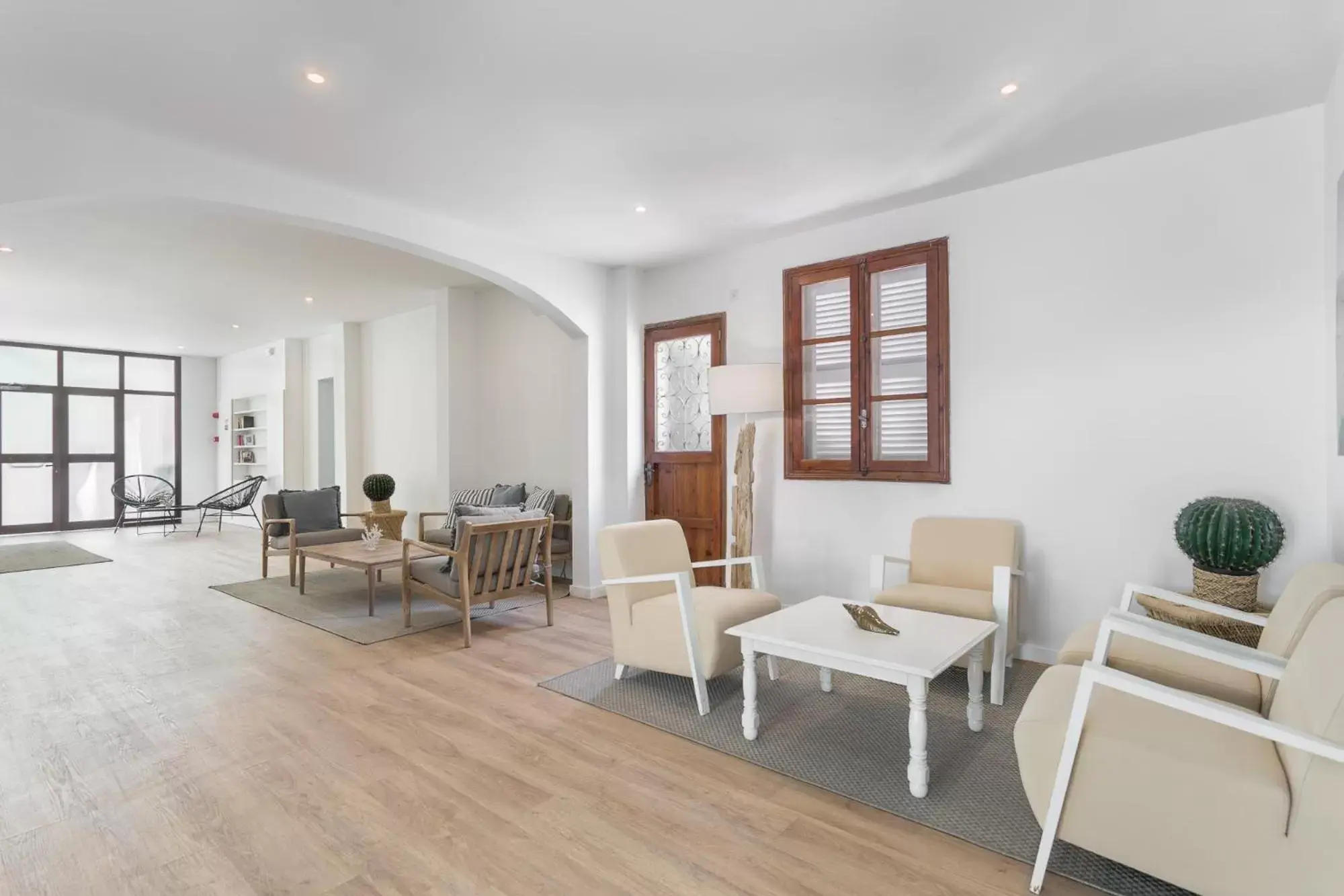 Lounge or bar, Seating Area in FERGUS Style Soller Beach