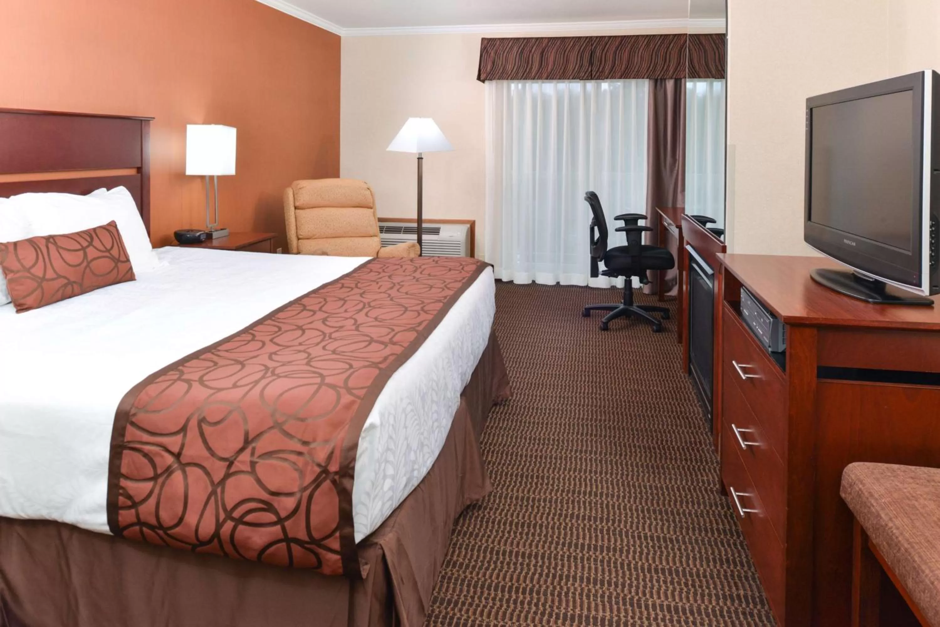 Photo of the whole room, Bed in Best Western Plus Landmark Inn