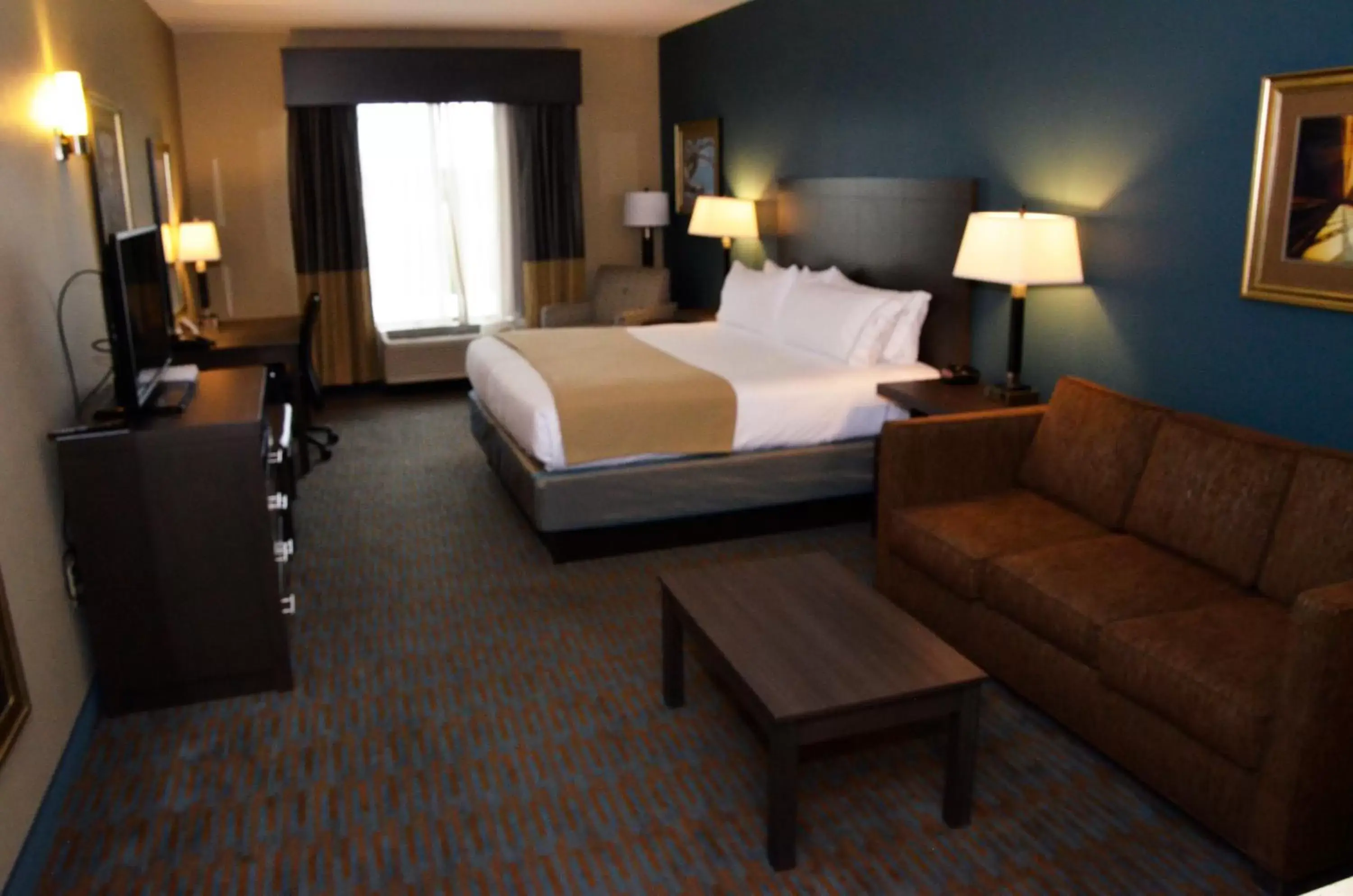 Photo of the whole room, Bed in Holiday Inn Express Hotel & Suites Goldsboro - Base Area, an IHG Hotel