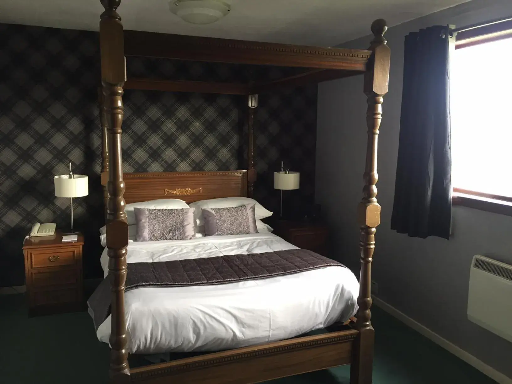 Bedroom, Bed in The Lerwick Hotel