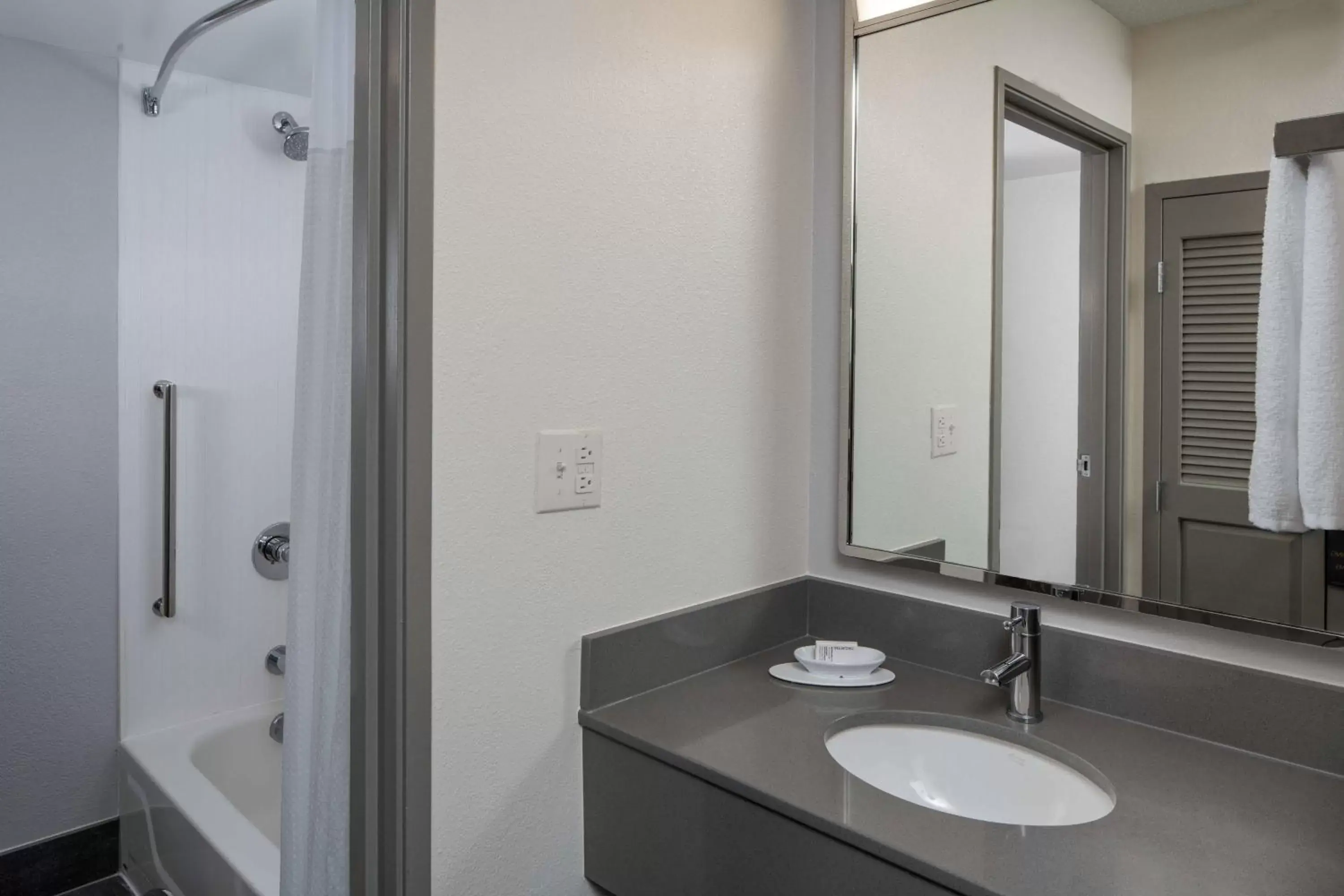 Bathroom in Courtyard by Marriott Covington / Mandeville