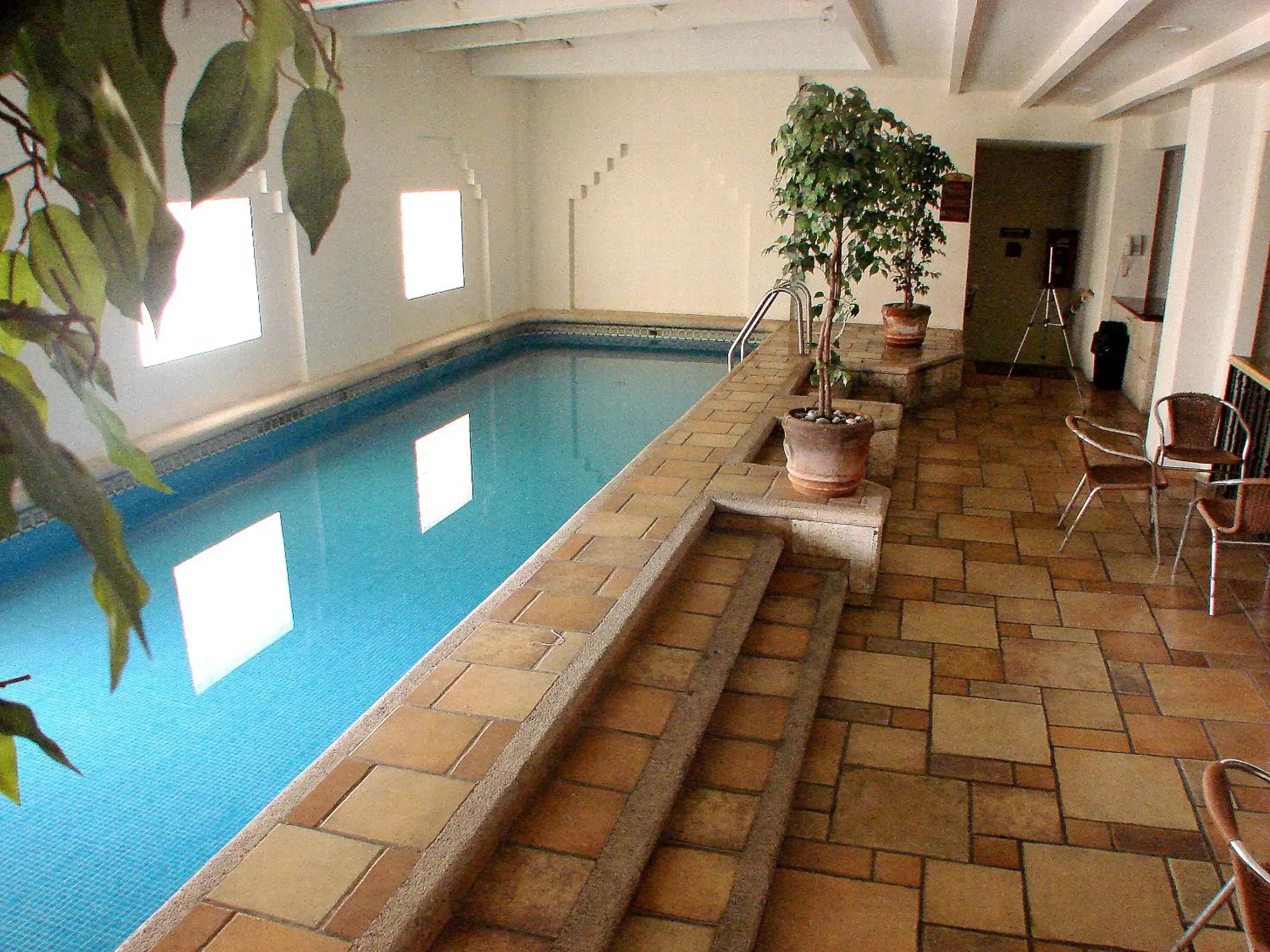 , Swimming Pool in Hotel Ruiz Milán