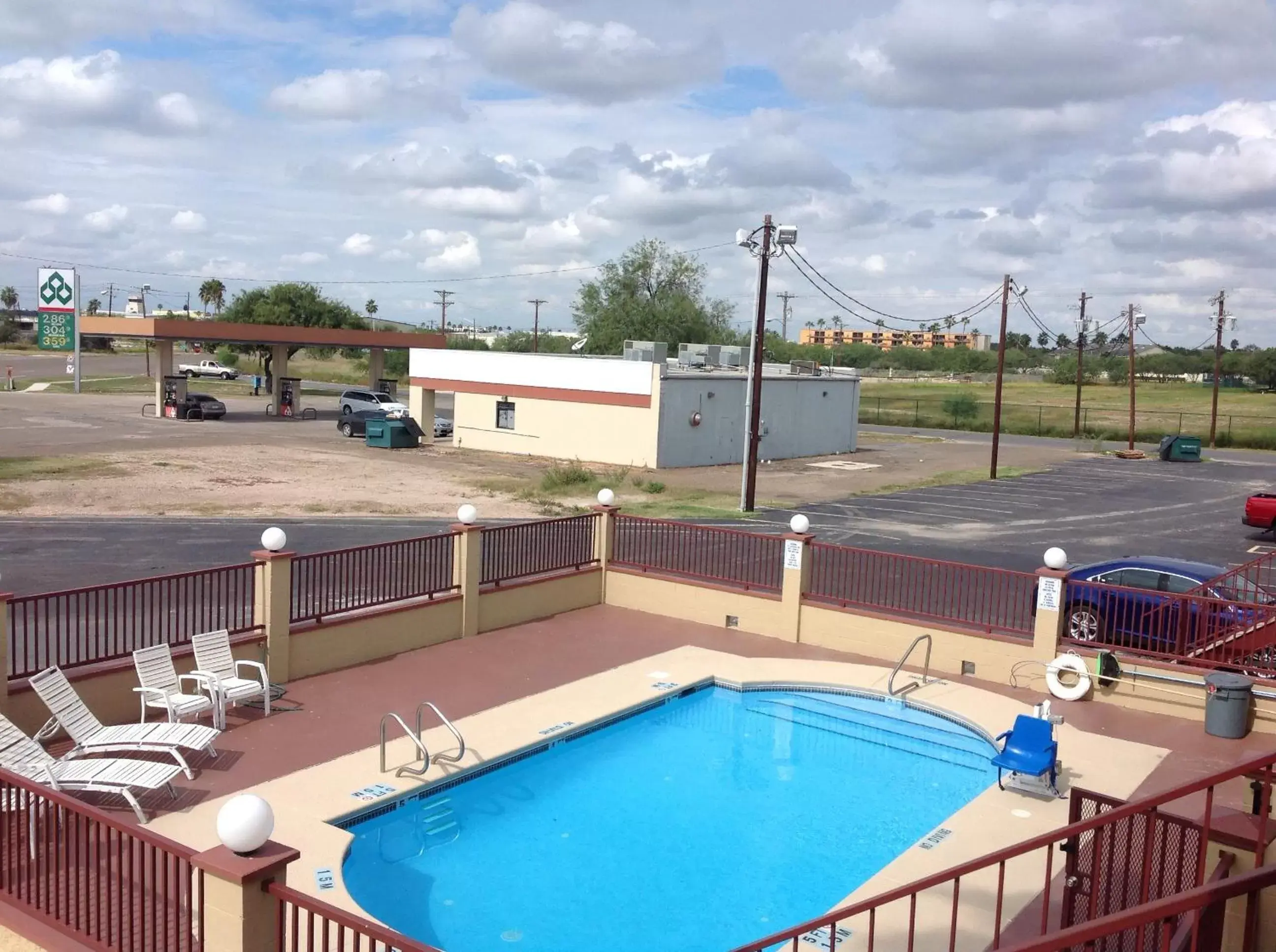 Swimming pool, Pool View in Deluxe Inn Airport