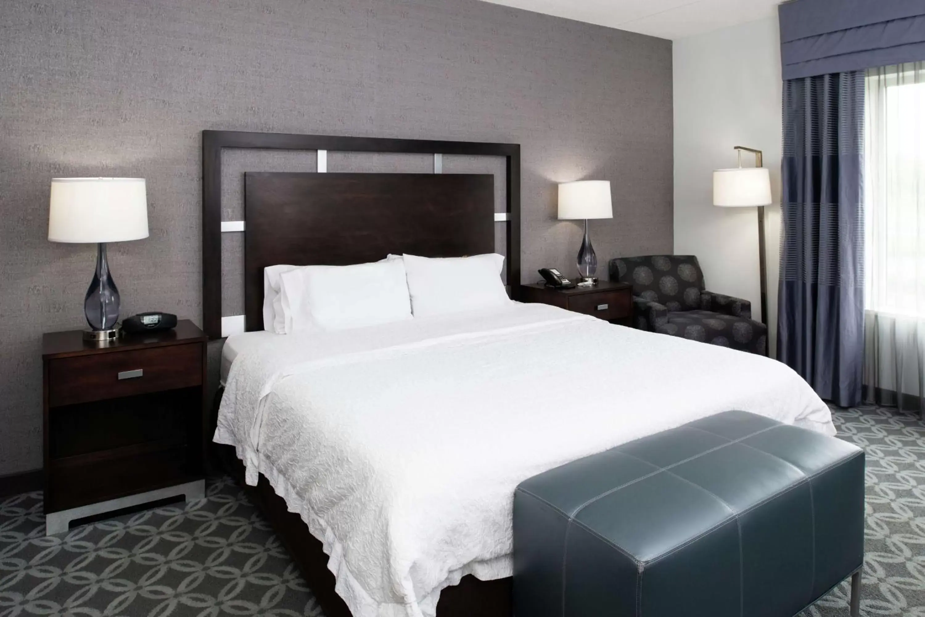 Photo of the whole room, Bed in Hampton Inn & Suites Greensboro/Coliseum Area