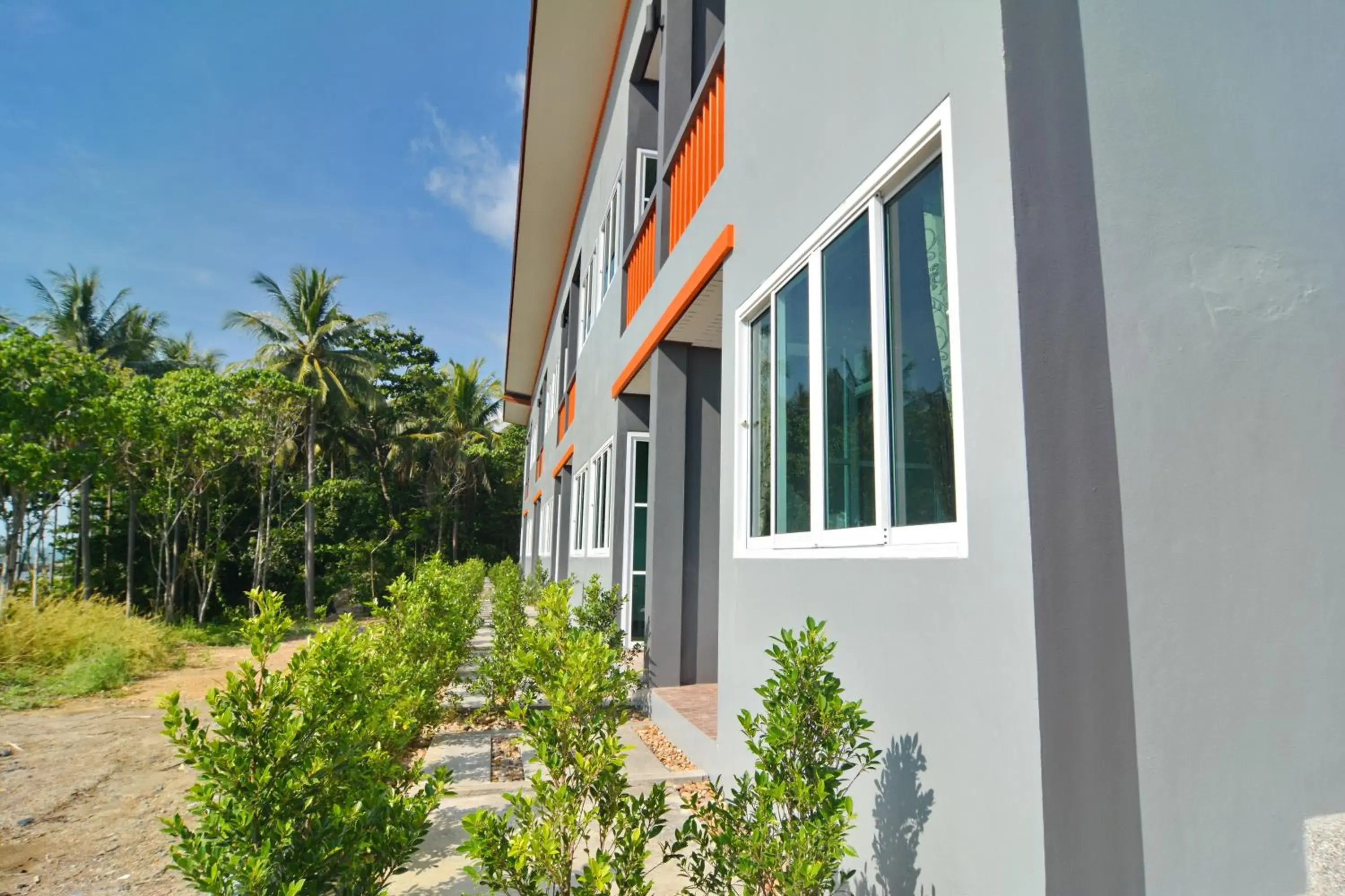 Balcony/Terrace, Property Building in The Sea @ Lanta Hotel