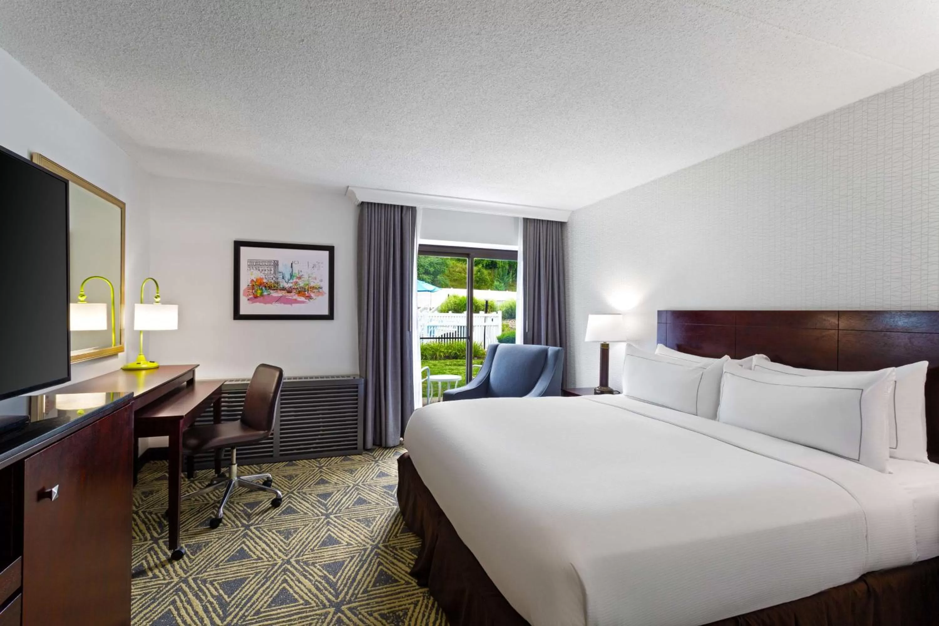 Bedroom, Bed in DoubleTree by Hilton Washington Meadow Lands Casino Area