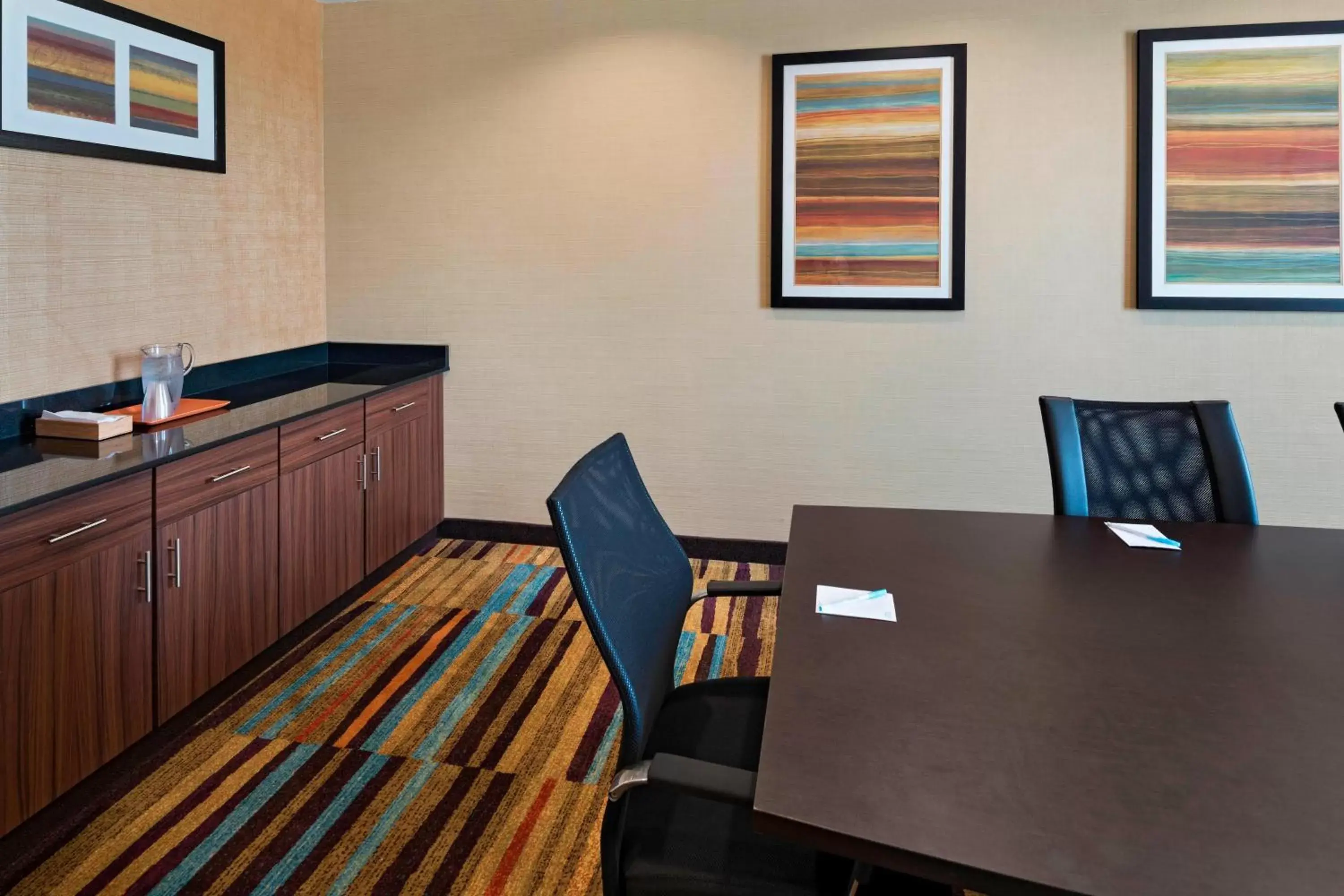 Meeting/conference room, Restaurant/Places to Eat in Fairfield Inn & Suites by Marriott Dublin