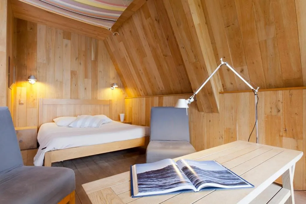 Bed in Emeria Dinard Thalasso Spa