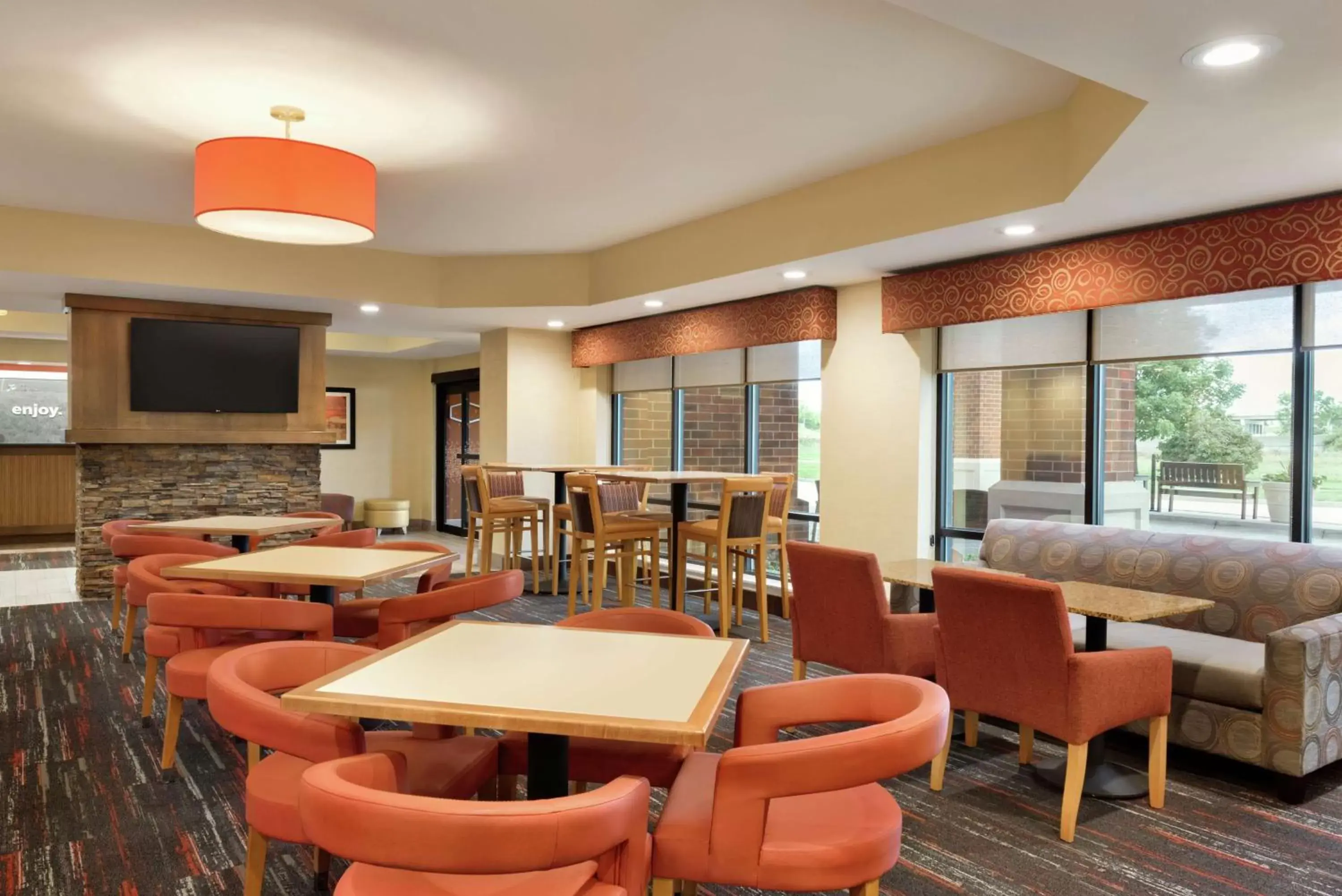 Lobby or reception, Restaurant/Places to Eat in Hampton Inn West Des Moines Lake Drive