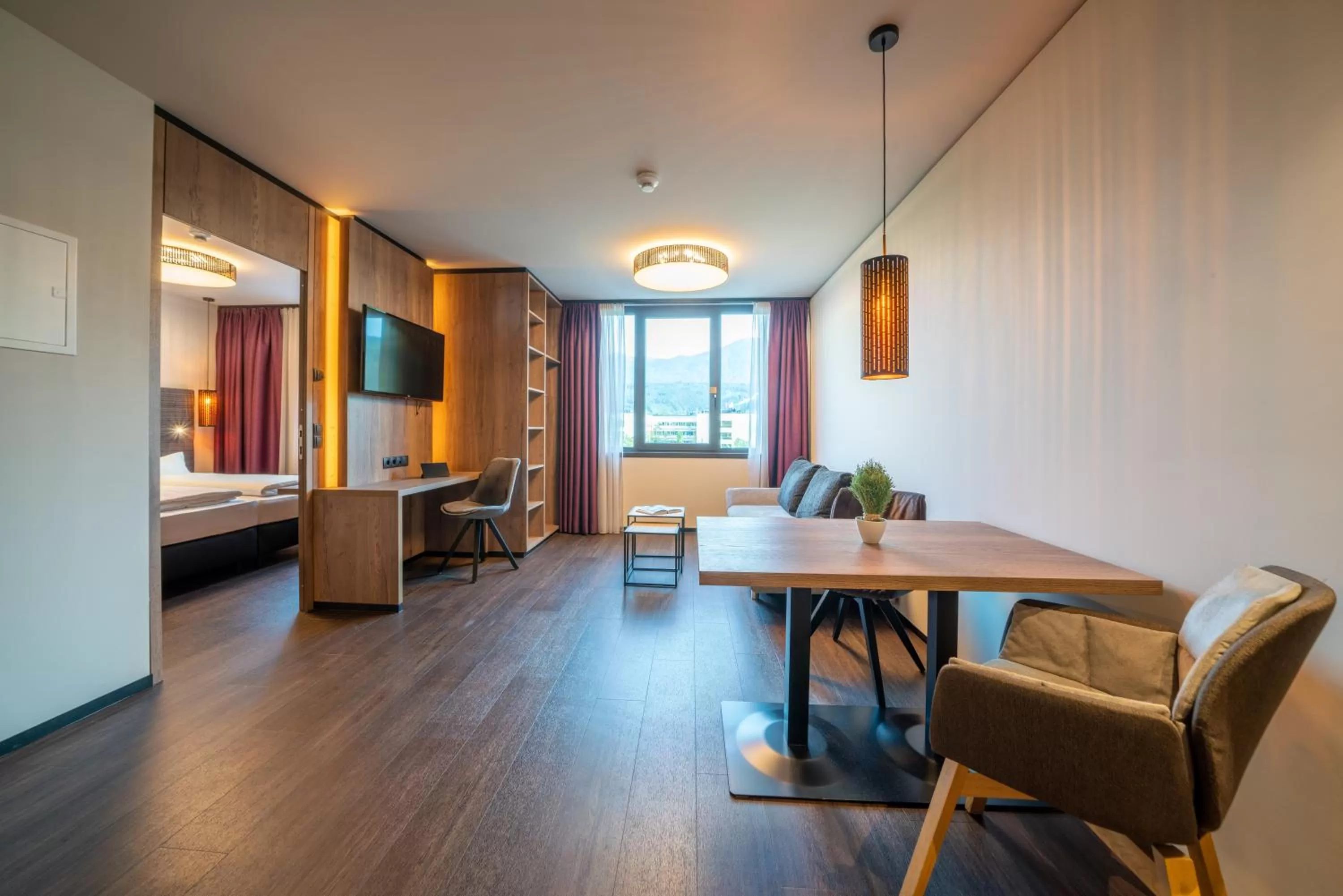 Living room, Bed in Rufi's Hotel Innsbruck