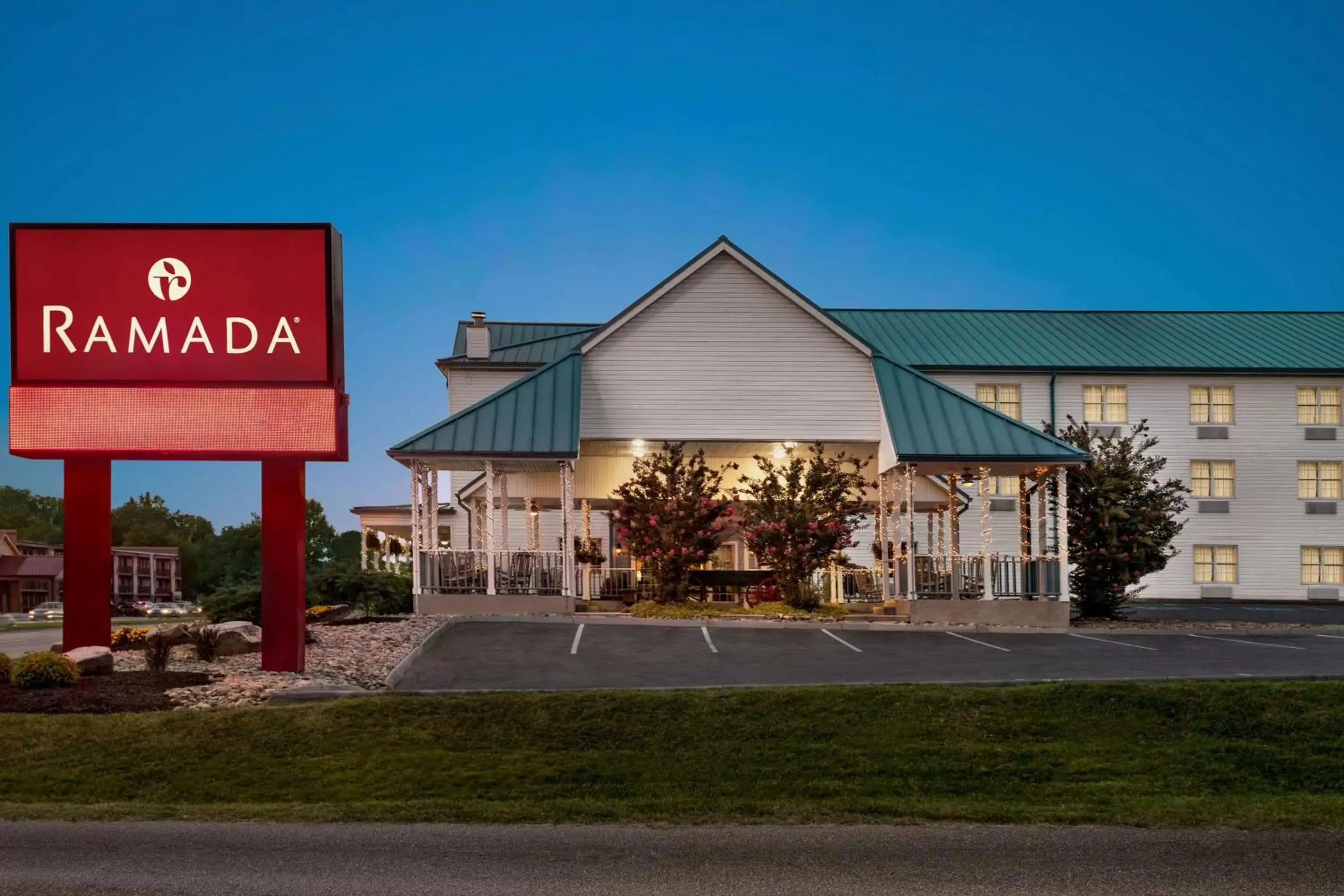 Property building in Ramada by Wyndham Pigeon Forge North Property building in Ramada by Wyndham Pigeon Forge North