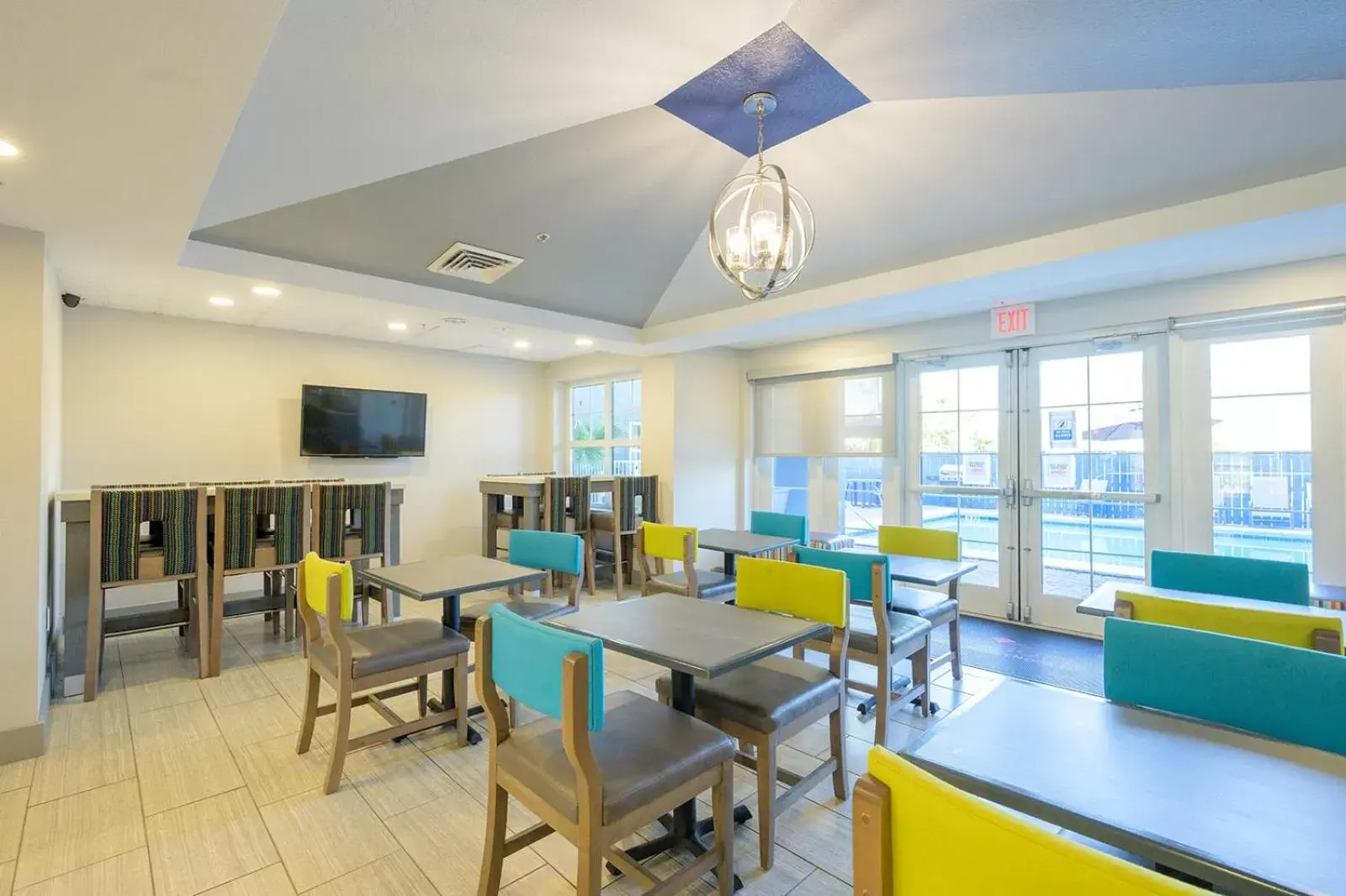 Seating area, Restaurant/Places to Eat in Hawthorn Suites by Wyndham Panama City Beach FL