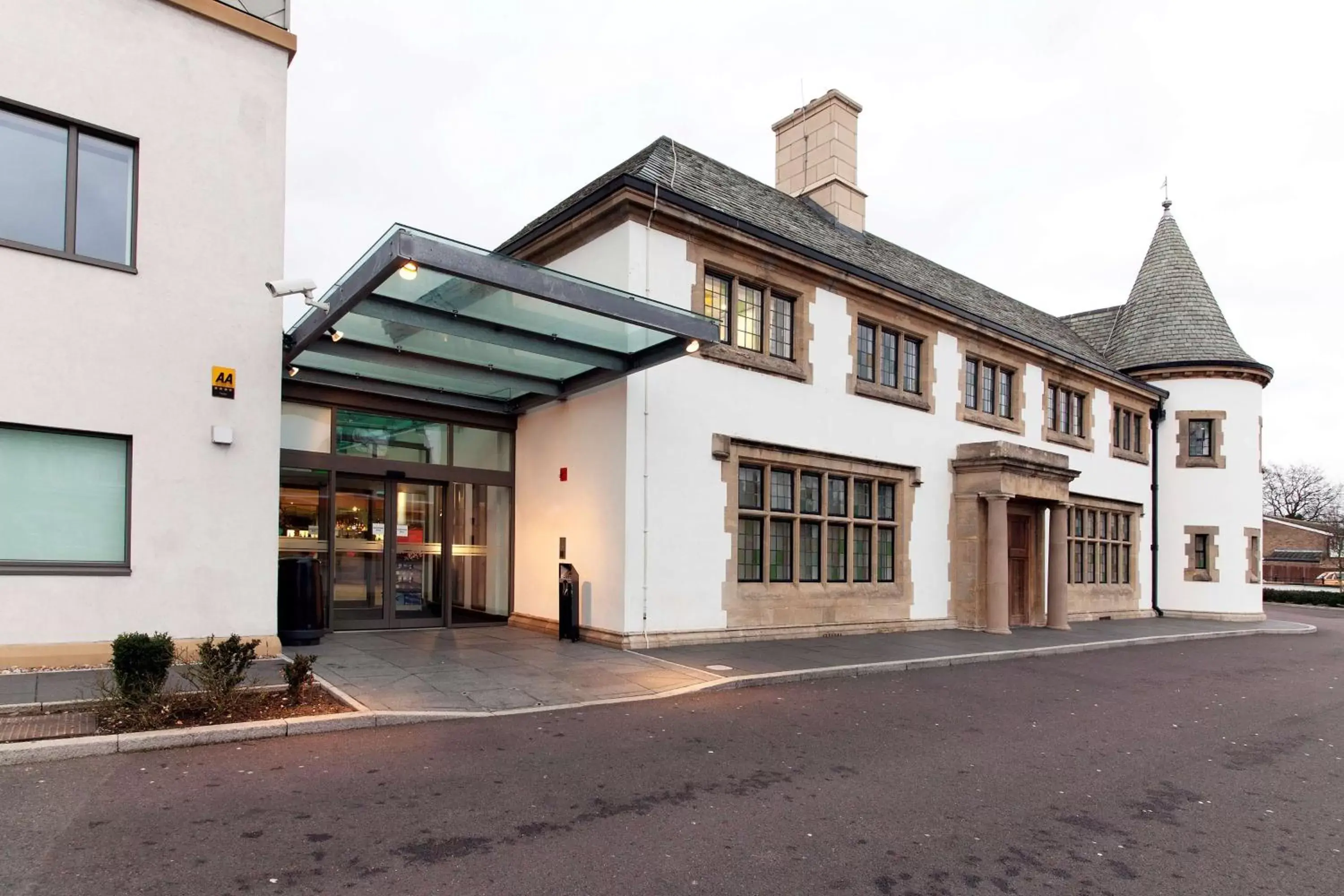 Property Building in DoubleTree by Hilton London Heathrow Airport