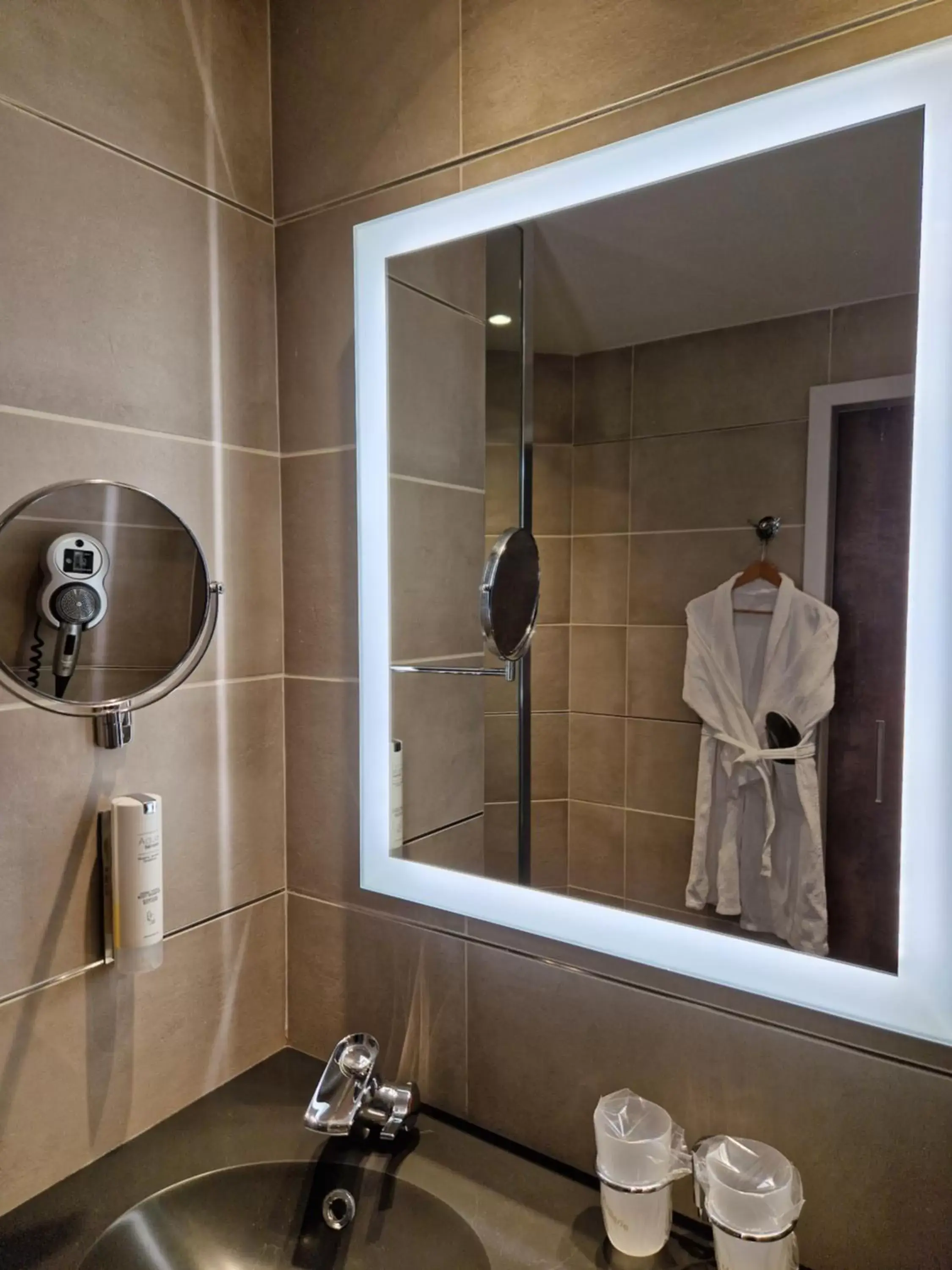 Bathroom in Hotel Le Saint Paul