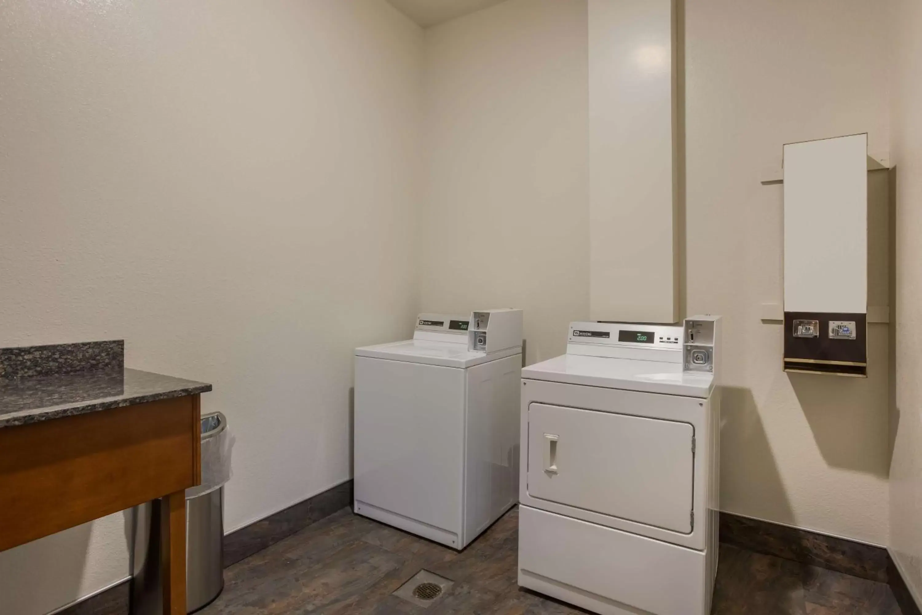 Property building, Kitchen/Kitchenette in Best Western Harbour Pointe Lakefront