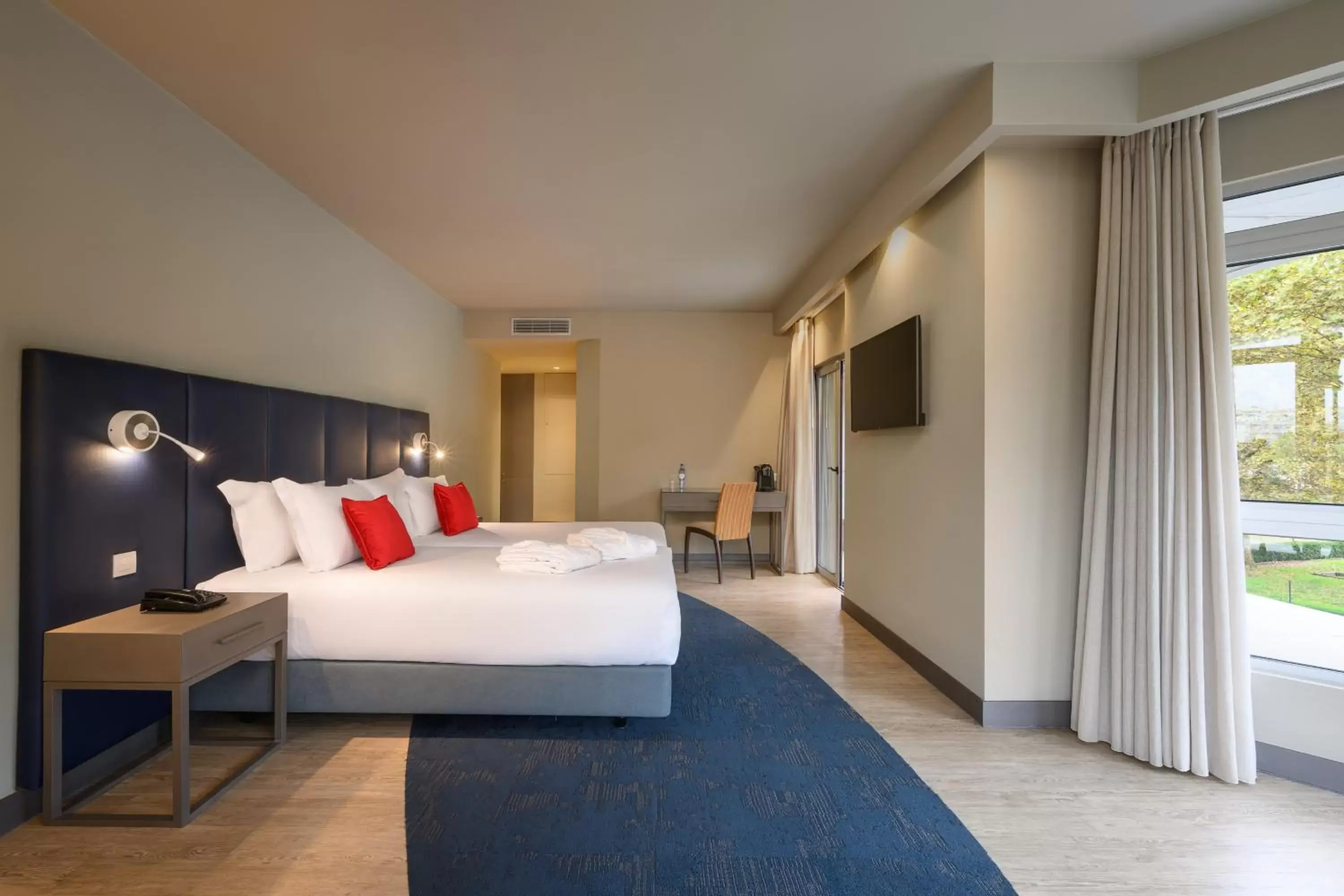 Bedroom, Bed in Melia Setubal